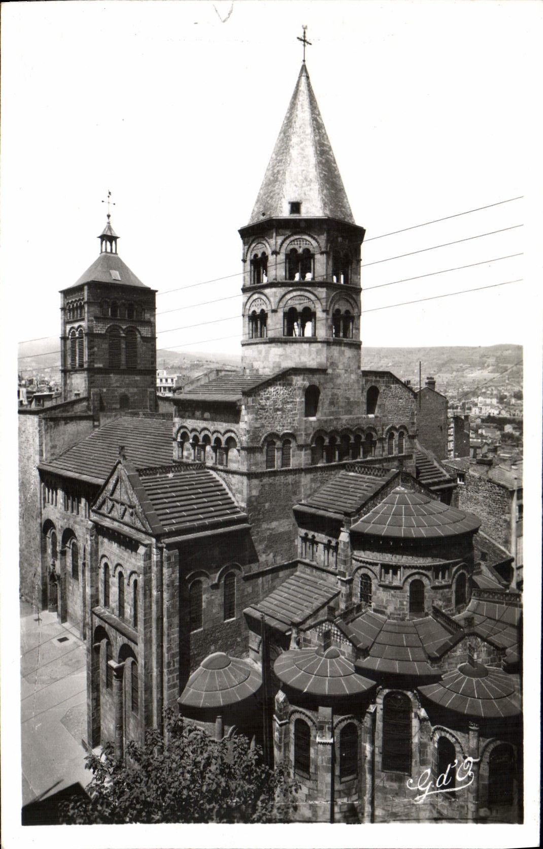 La POSTAL Clermont-Ferrand Eglise Natre de la VENDIMIA pega el puerto
