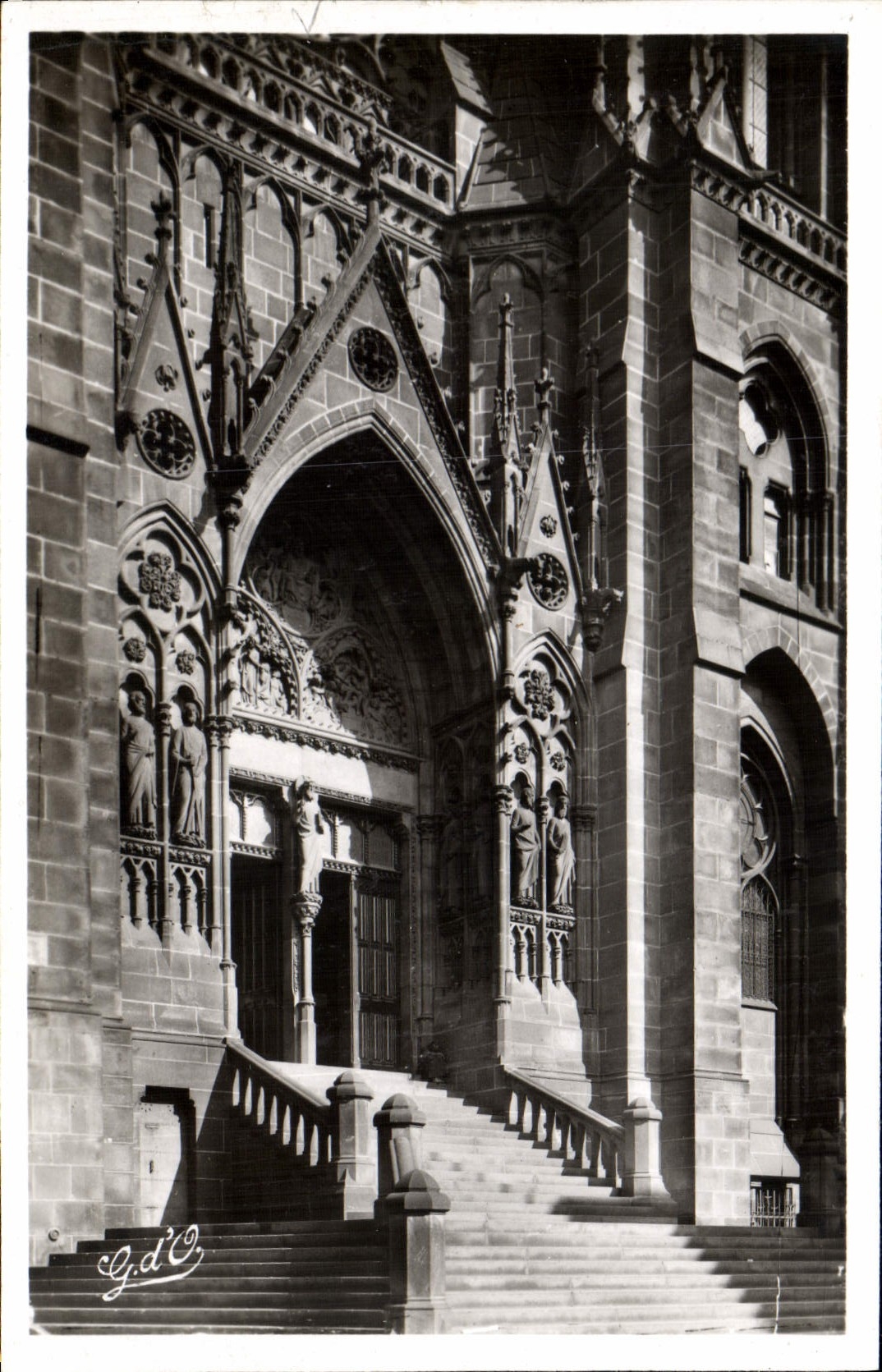 POSTAL Clermont-Ferrand de la VENDIMIA la entrada principal del ataque frontal de la catedral