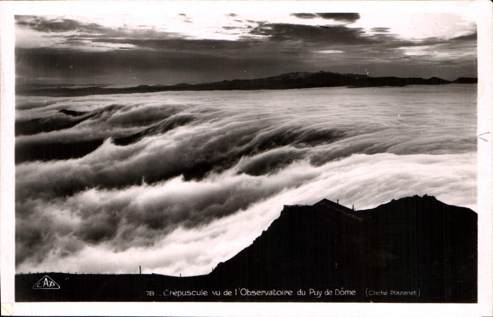 Crepúsculo de la POSTAL de la VENDIMIA visto de Observatore de Puy de Dorme