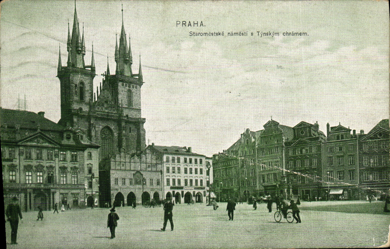 Chramem de Tynskym del namesti de Praga Staromestske de la POSTAL de la VENDIMIA