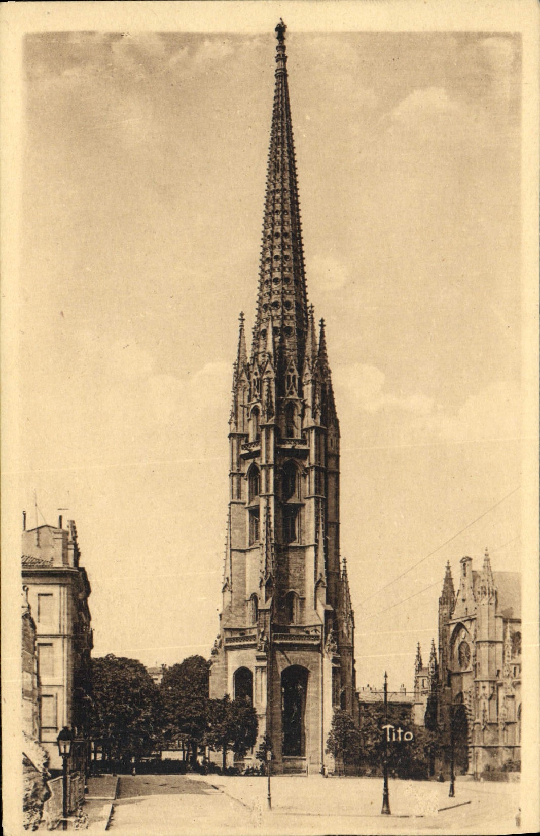 VINTAGE POSTCARD Bordeaux Bell-tower Saint Michel