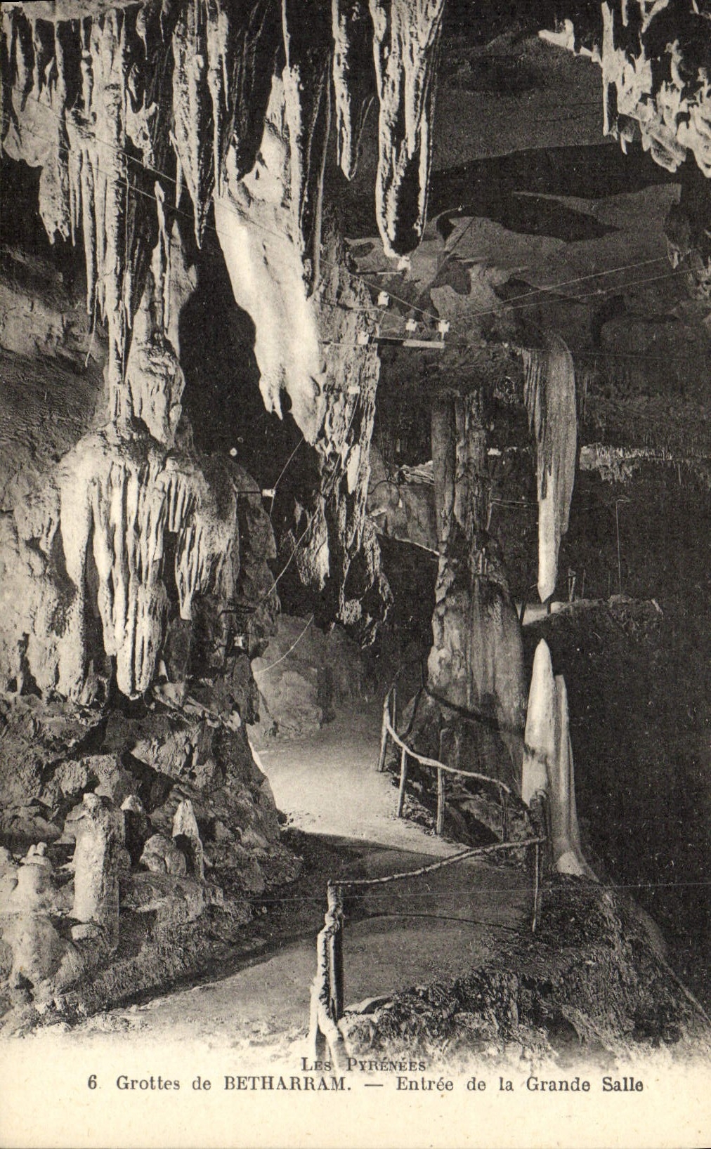CPA Grottes de Betharram Entree de la Grande Salle