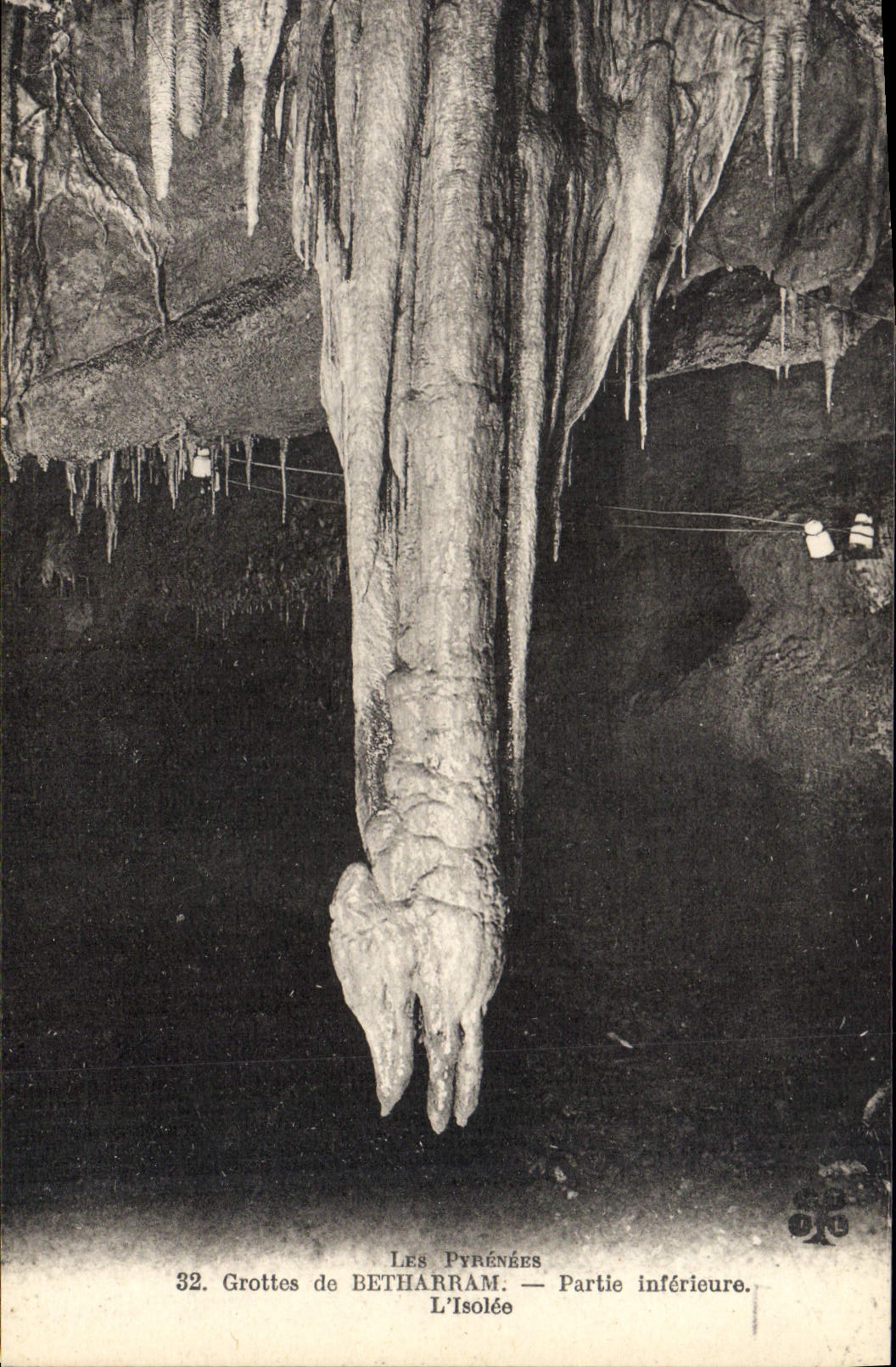 VINTAGE POSTCARD Caves of Betharram Lower part Isolee