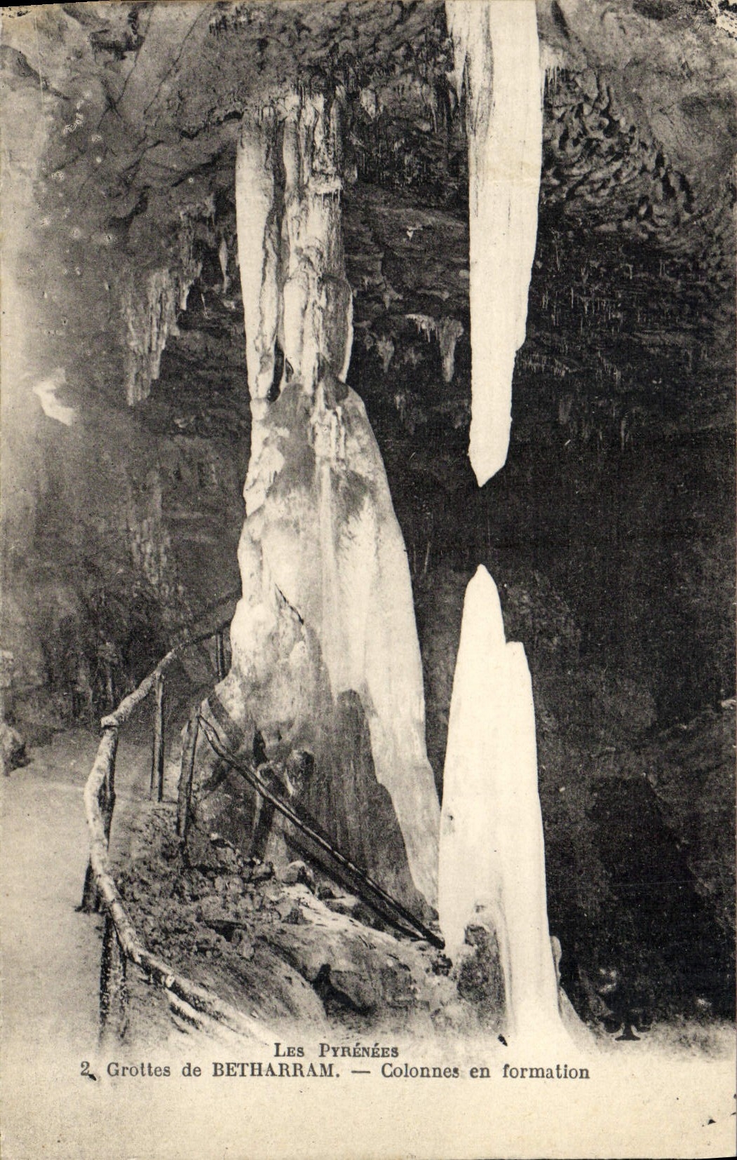 CPA Grottes de Betharram Colonnes en Formation