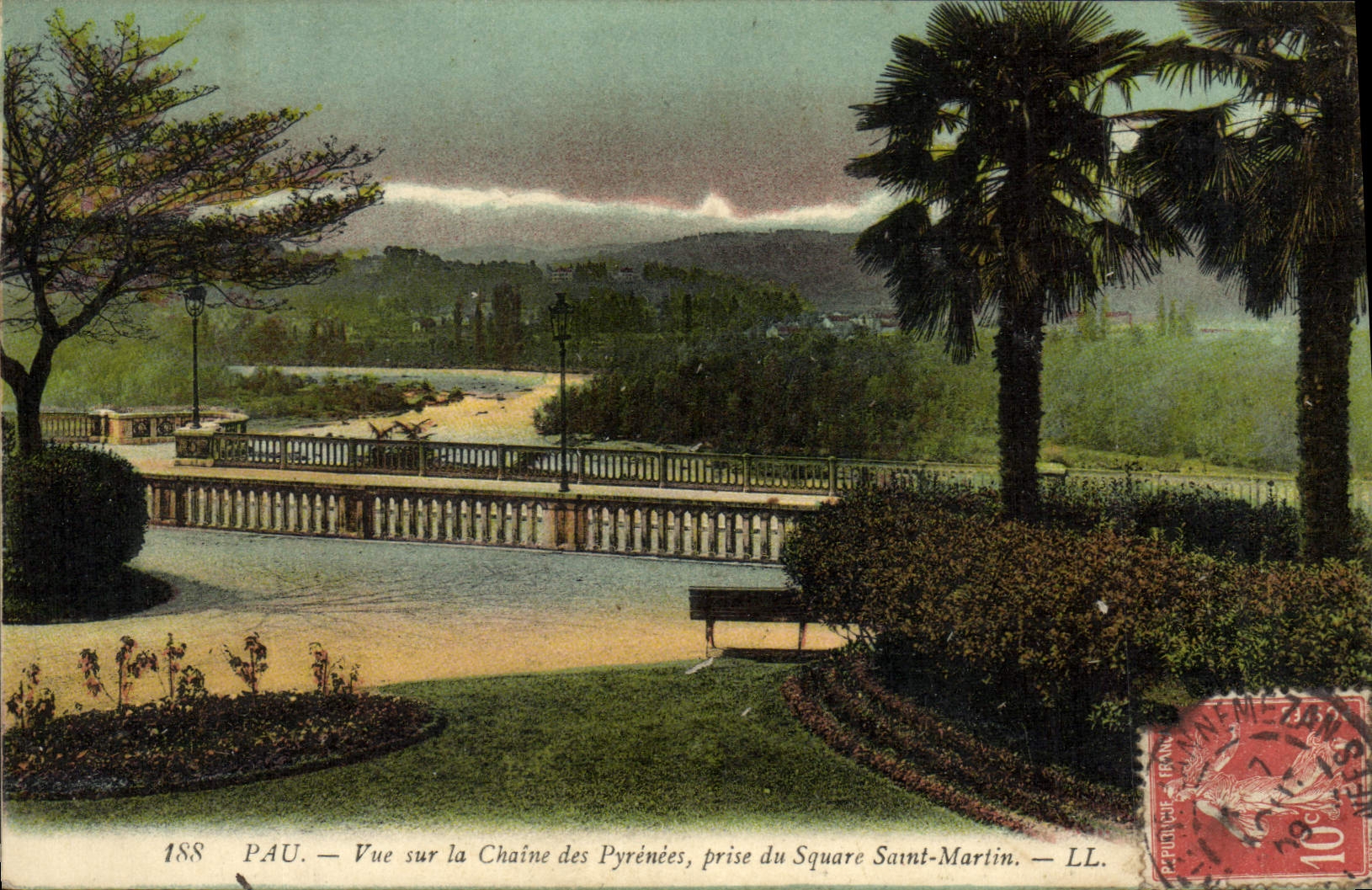 CPA Pau Vue sur la Chaine des Pyrenees prise du Square Saint Martin