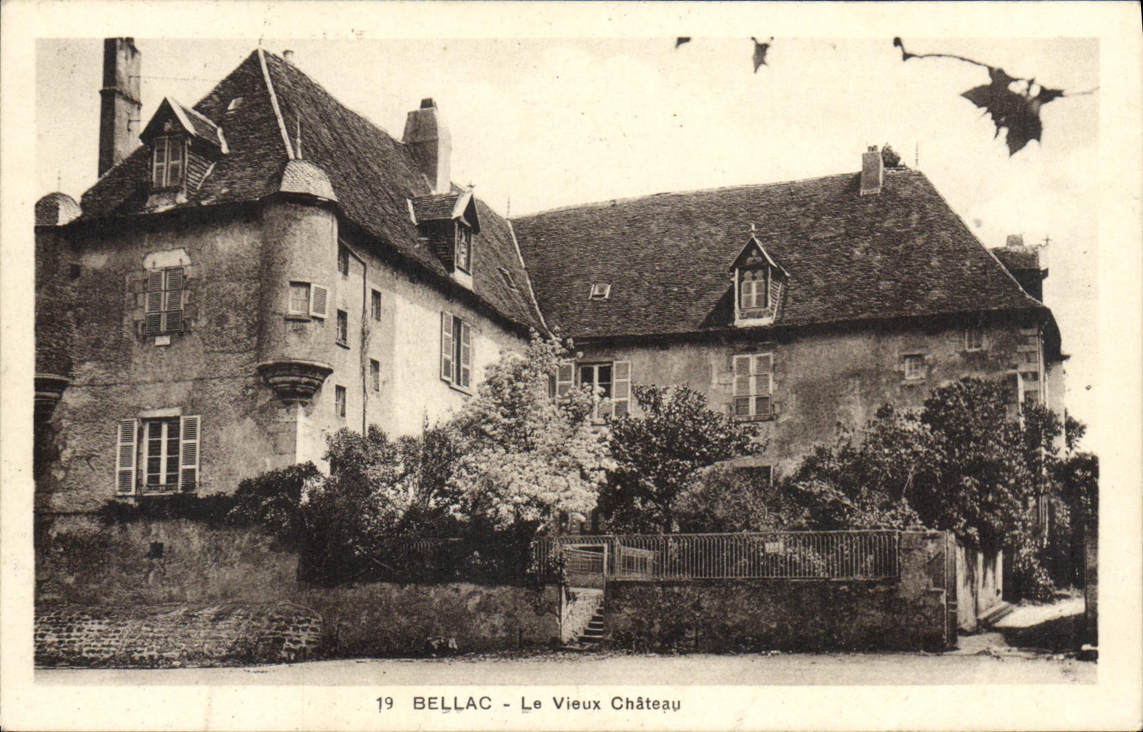VINTAGE POSTCARD Bellac the Old Castle