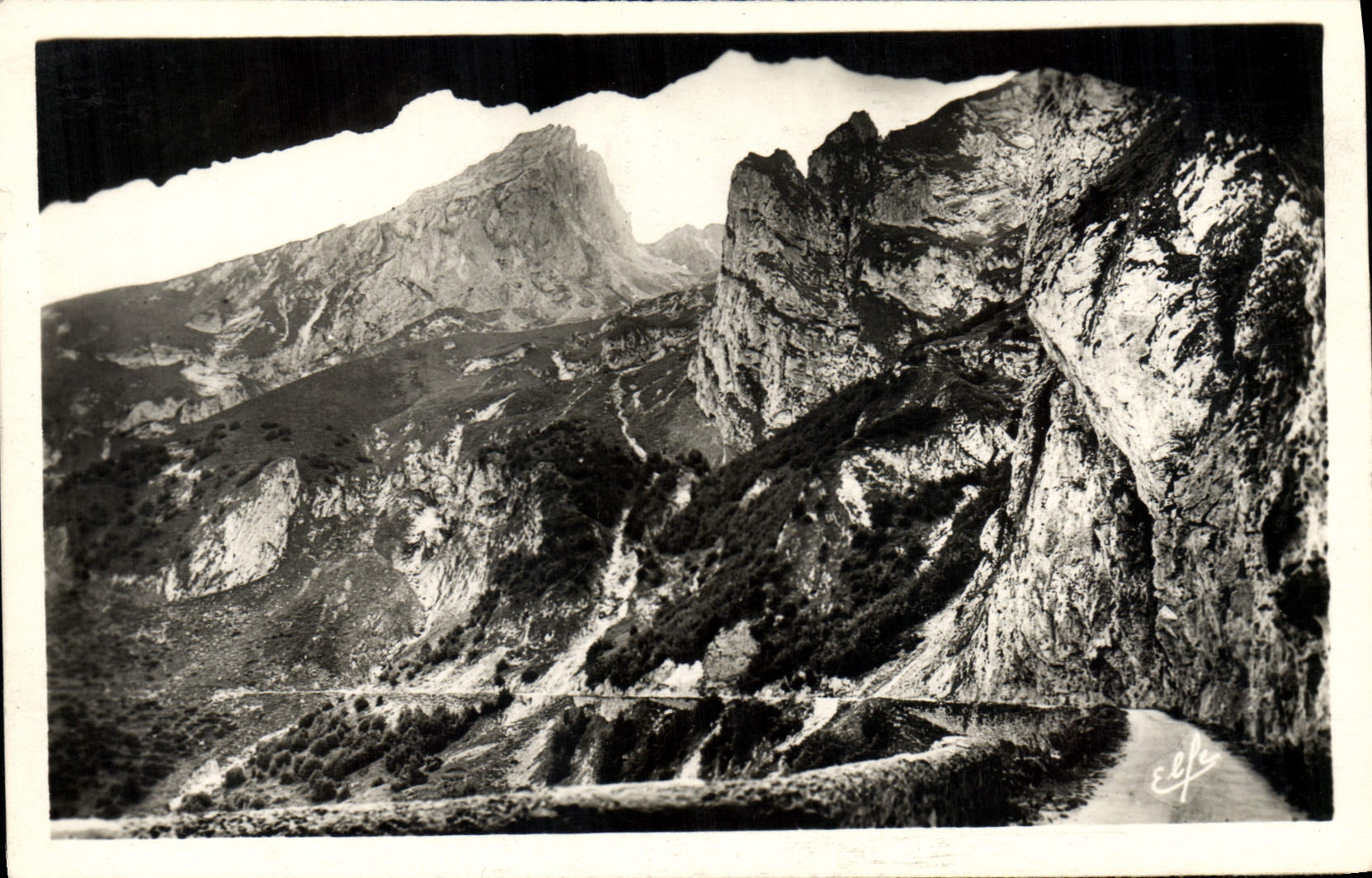 VINTAGE POSTCARD Road of the Collar of Aubisque the exit of the tunnel of the Bazen Rock