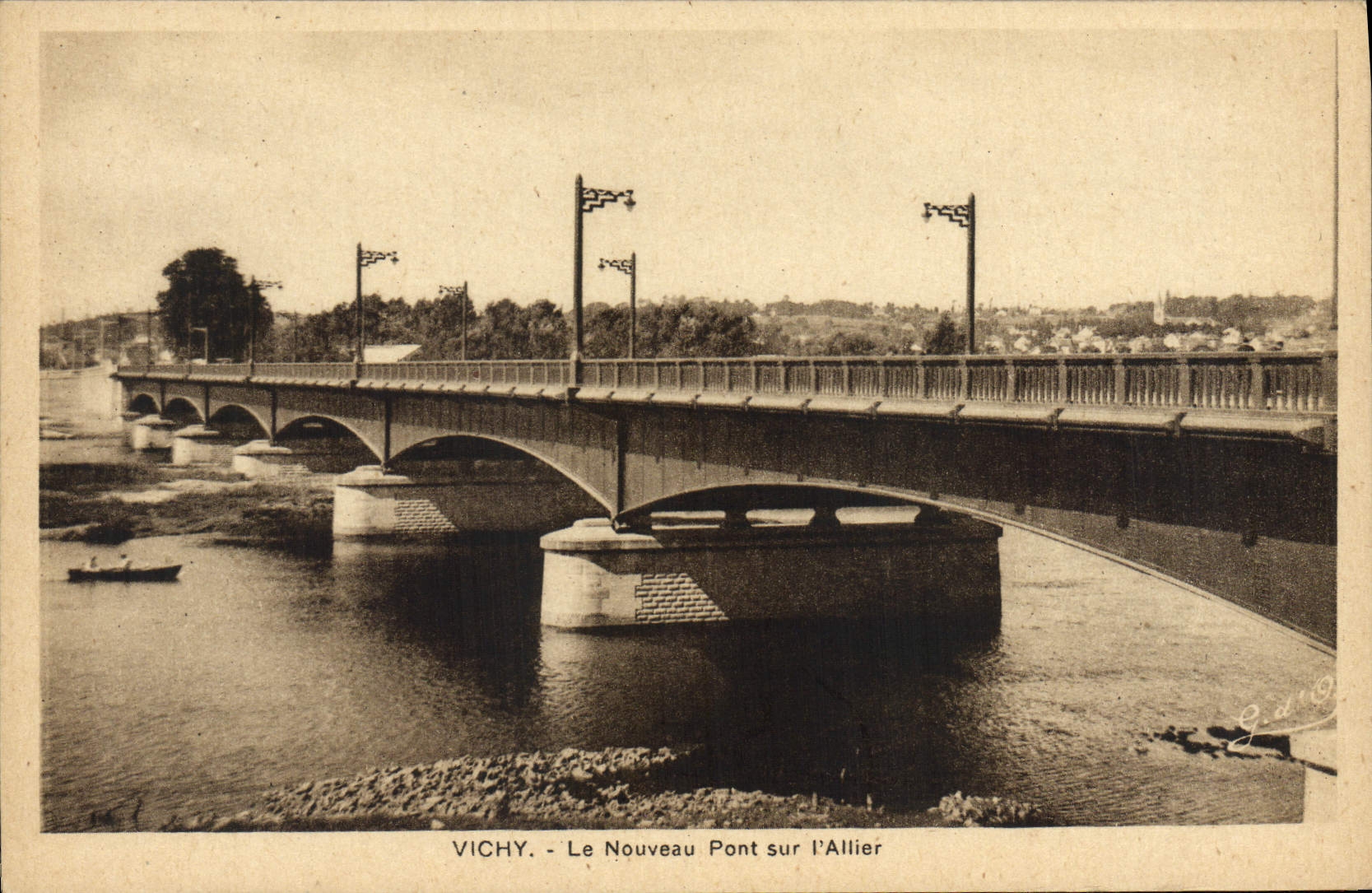 VINTAGE POSTCARD Vichy the New Bridge on Allier