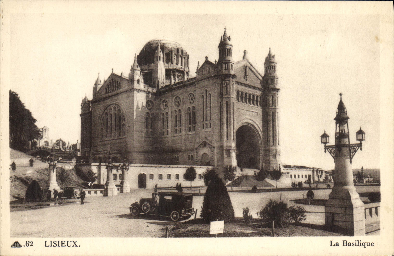 POSTAL Lisieux de la VENDIMIA la basílica