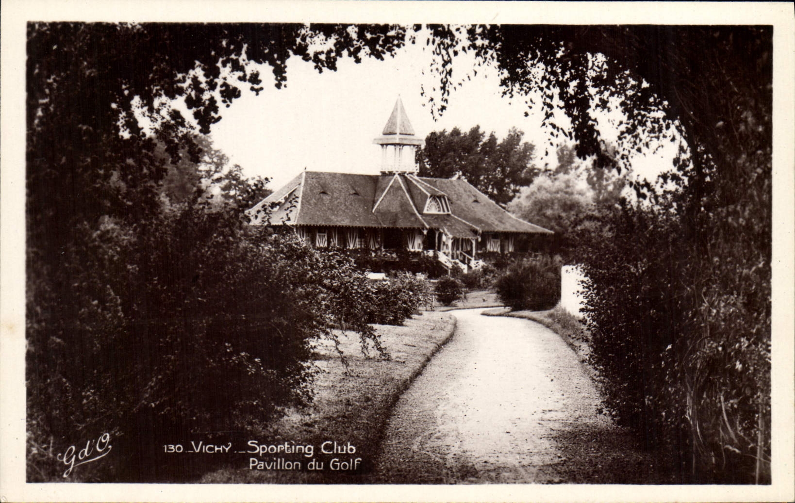 VINTAGE POSTCARD Vichy Sporting Pavilion Club of the Golf