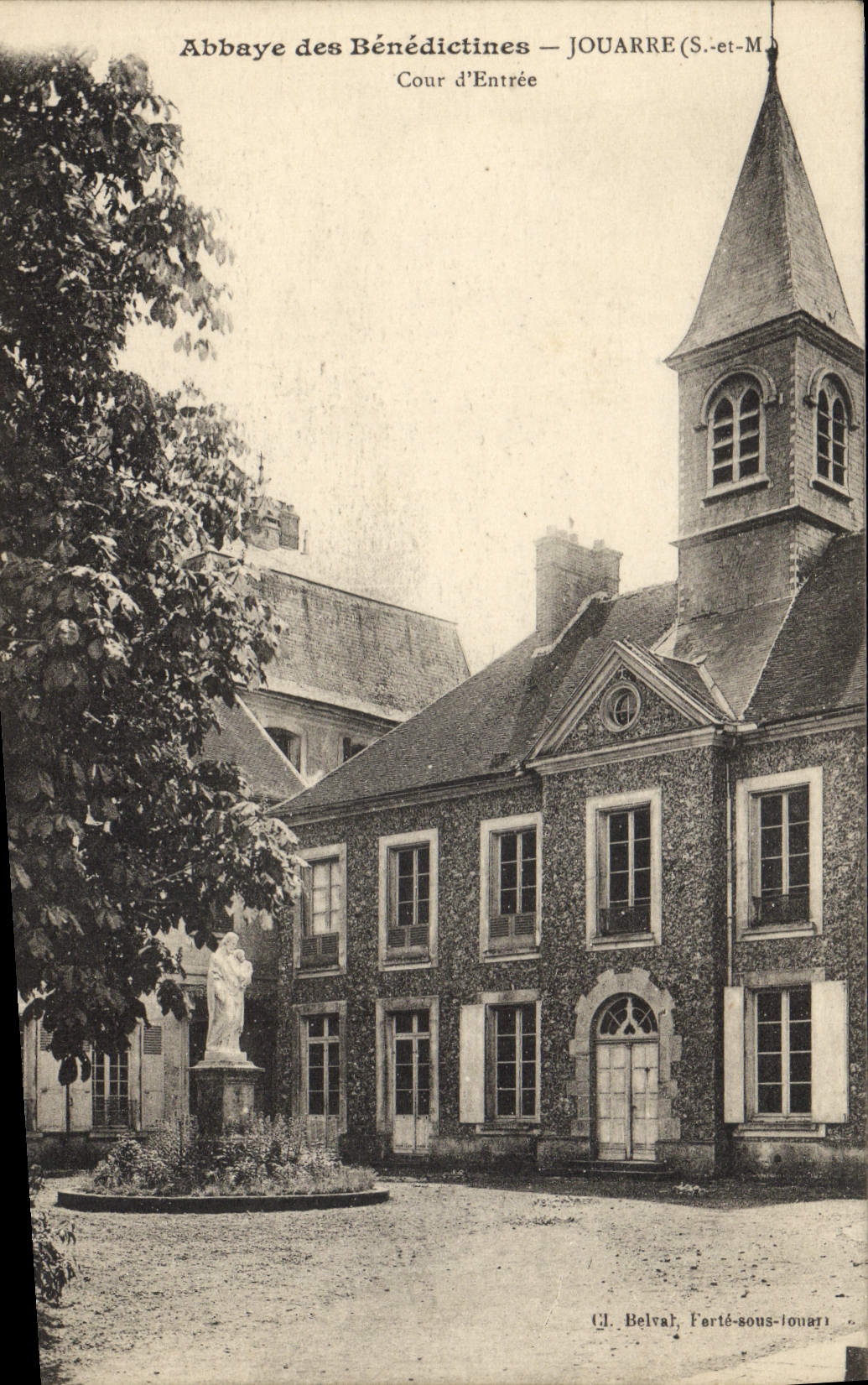 VINTAGE POSTCARD Abbey Of Benedictines Jouarre Court of Entry