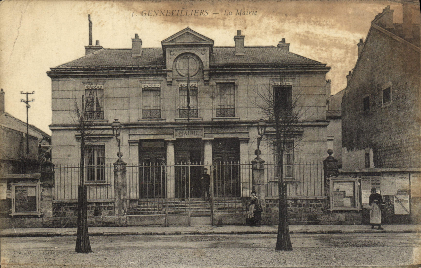 VINTAGE POSTCARD Gennevilliers the Town hall