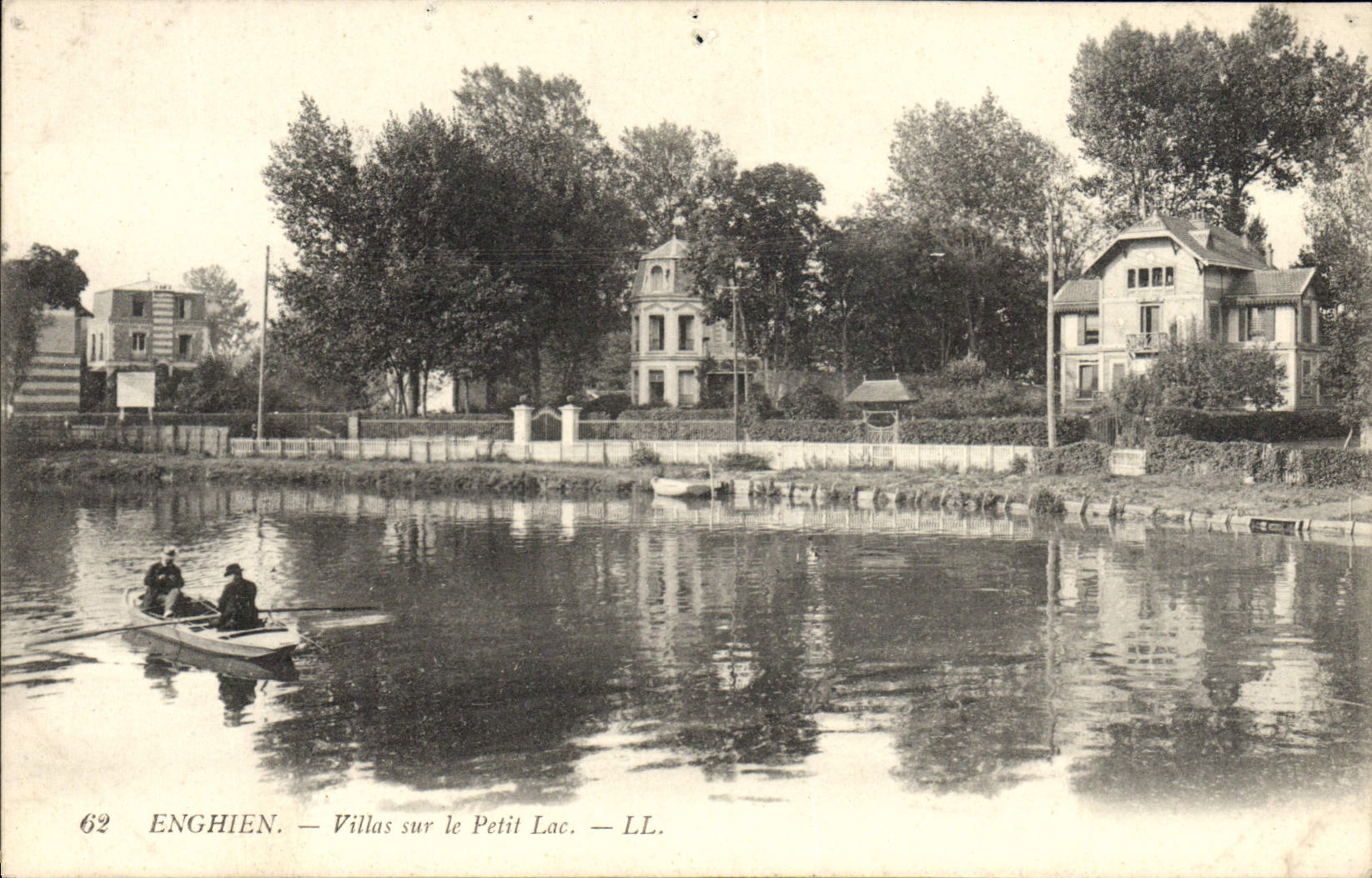 CPA Enghien Villas Sur Le Petit Lac