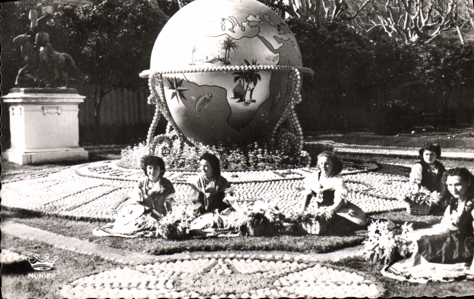 CPM Menton Les Fetes Du Citron Folklore Femmes Globe