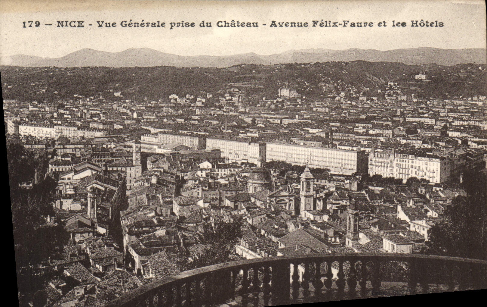 CPA Nice Vue Generale Prise Du Chateau Avenue Felix Faure Et Les Hotels