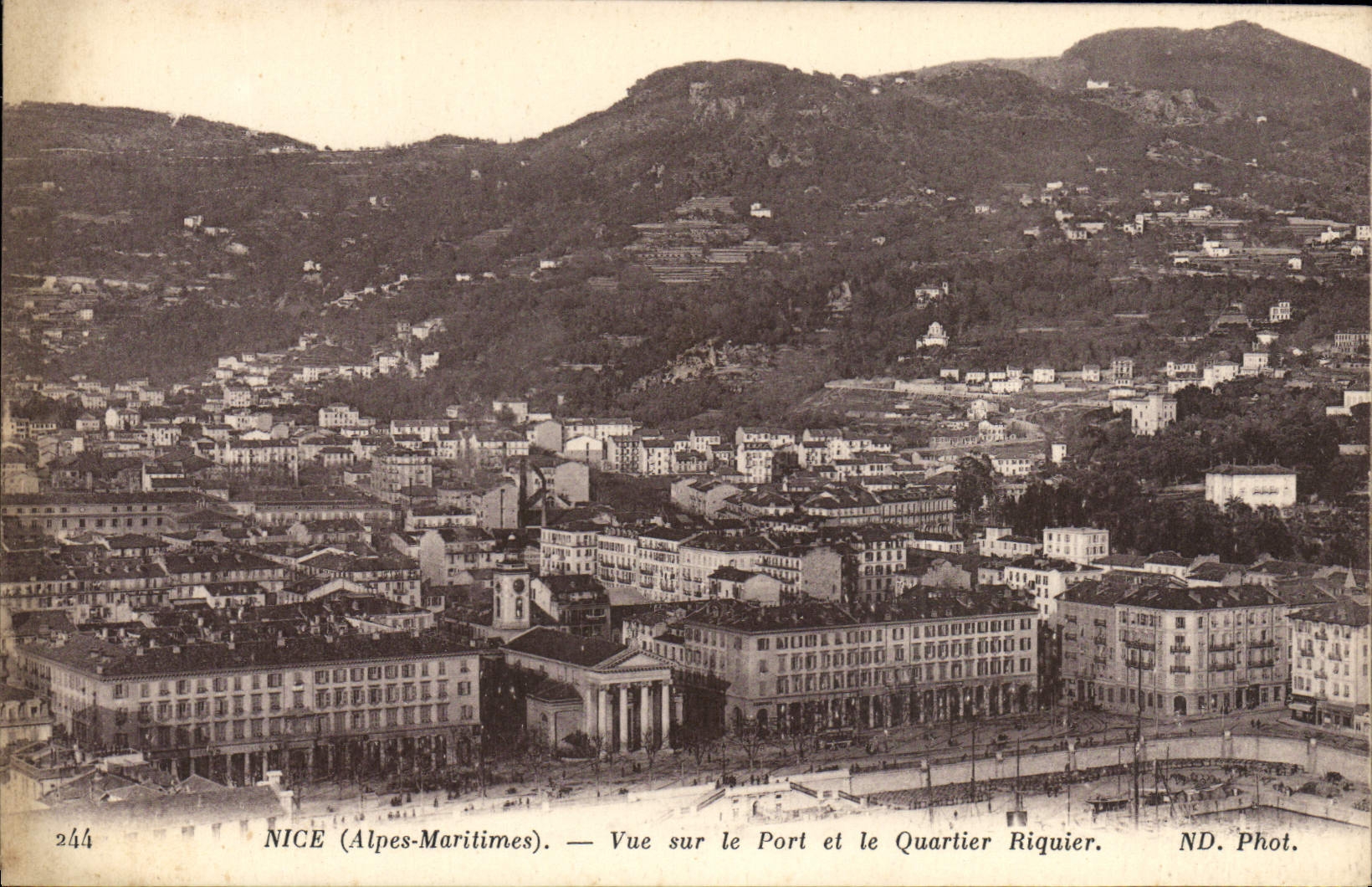 Niza de la POSTAL de la VENDIMIA vista en el puerto y el districto de Riquier