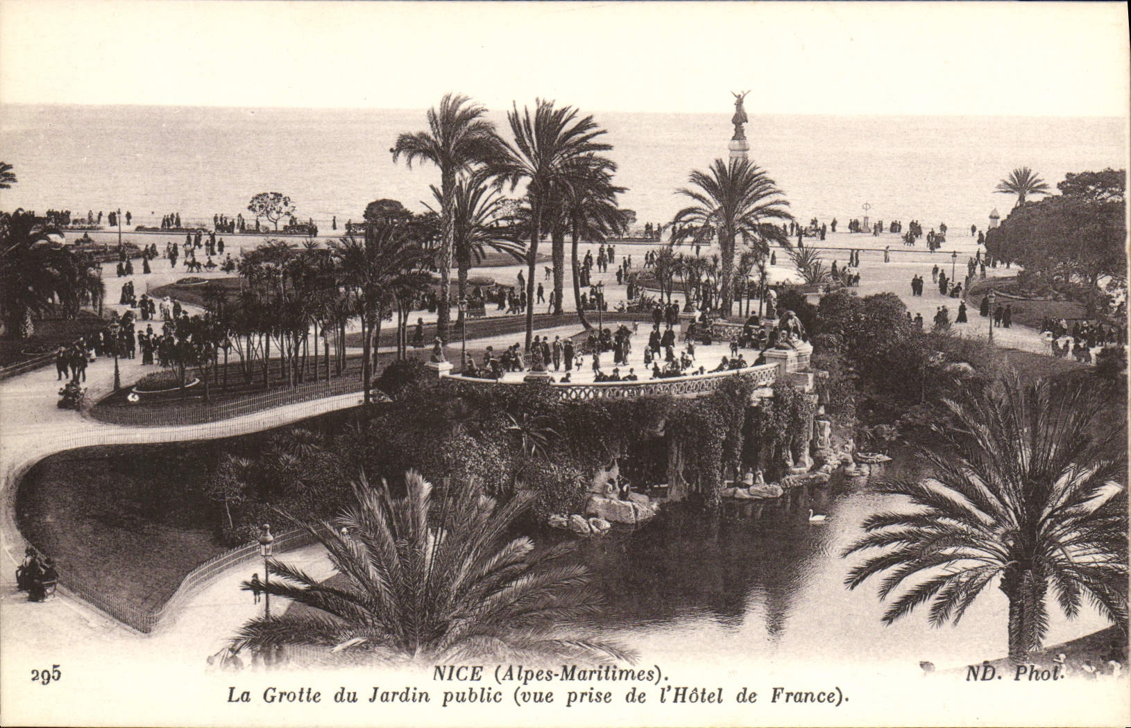 CPA Nice La Grotte Du Jardin Public Vue prise de l'Hotel de France