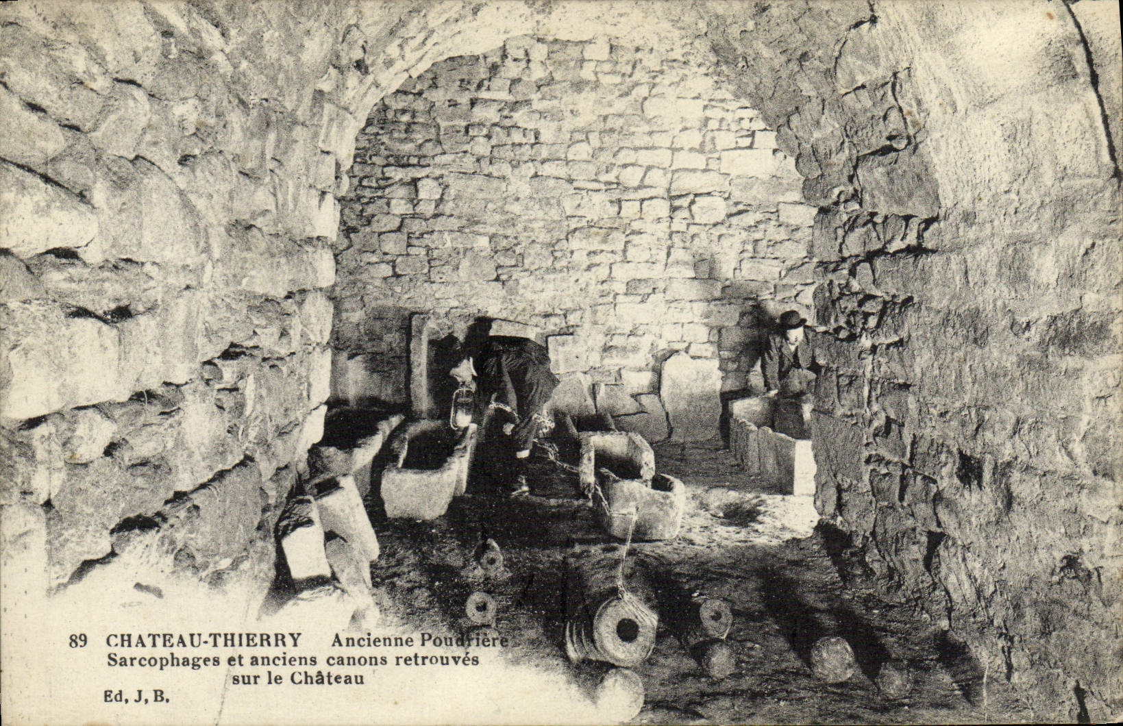 VINTAGE POSTCARD Castle Thierry Old explosives magazine Fleshflies and old guns find on the castle
