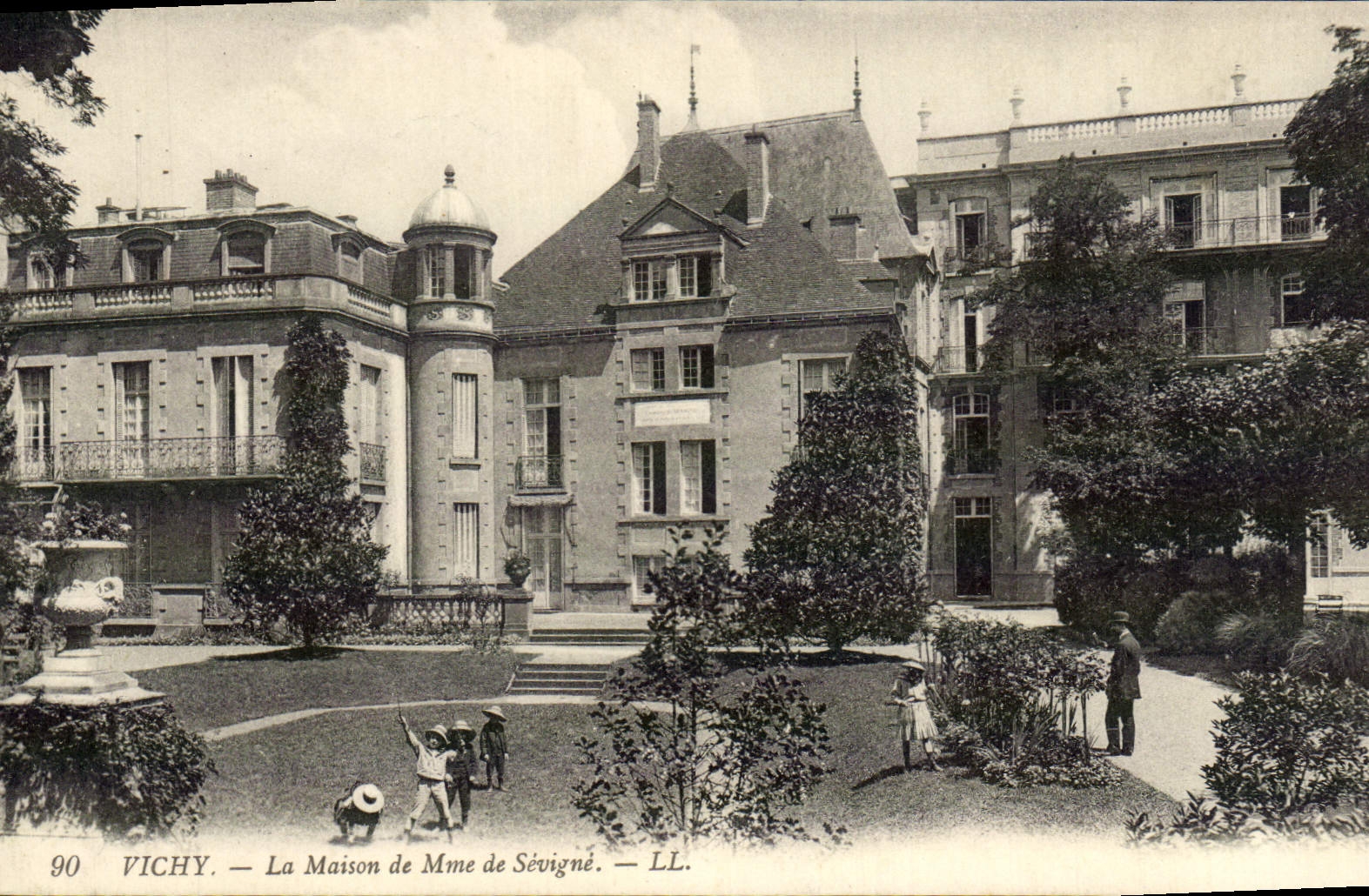 CPA Vichy Le pavillon de Mme de Sevigne 