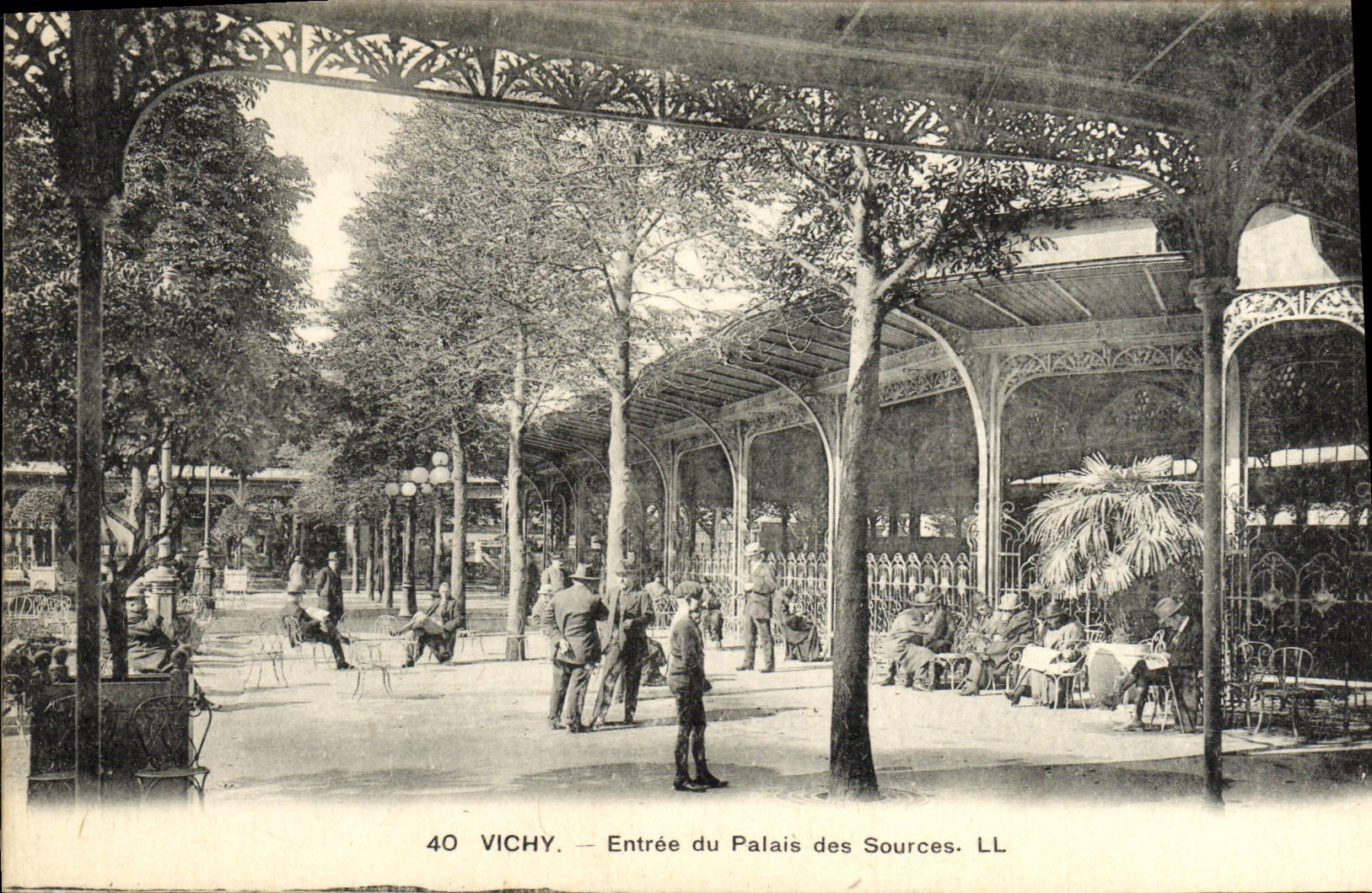 VINTAGE POSTCARD Vichy Entered of the palate of the sources