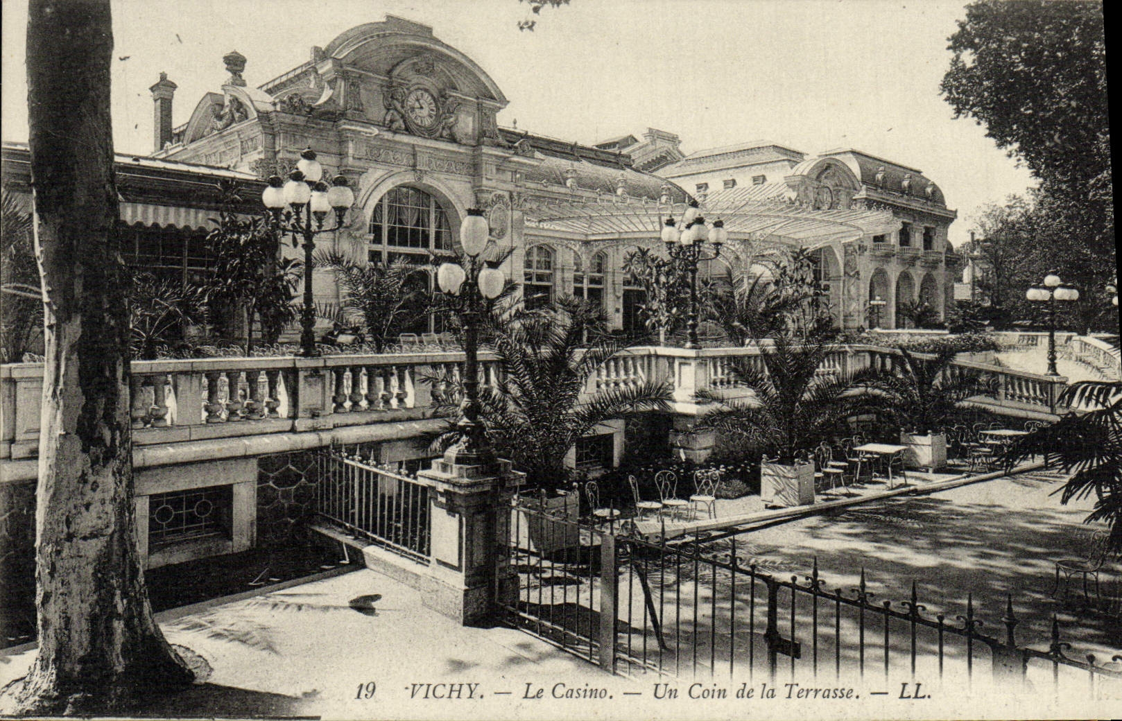 POSTAL Vichy de la VENDIMIA el casino una esquina de la terraza