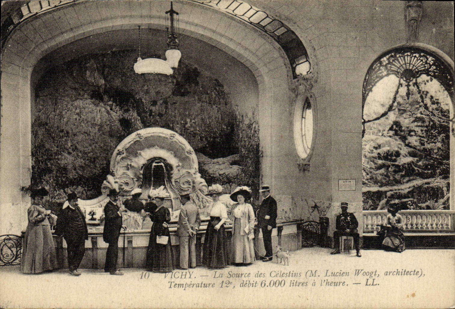 CPA Vichy La source des Celestins 