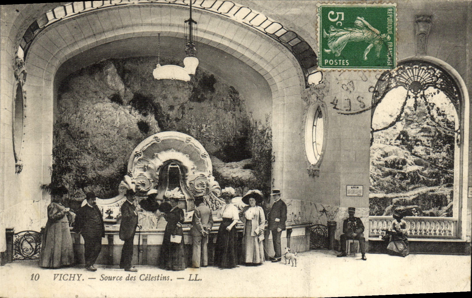 CPA Vichy Source des Celestins