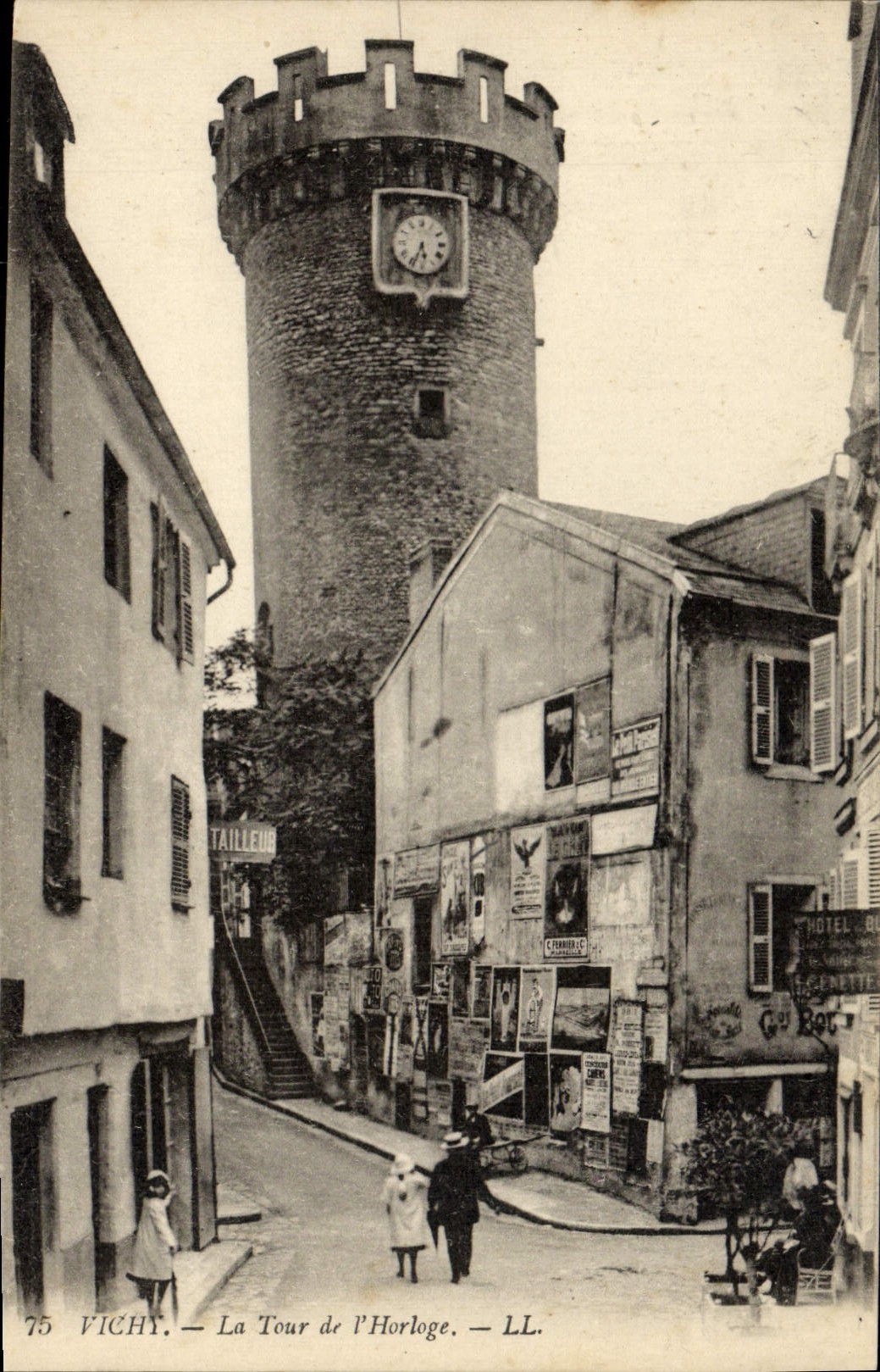 CPA Vichy La tour de l'horloge 