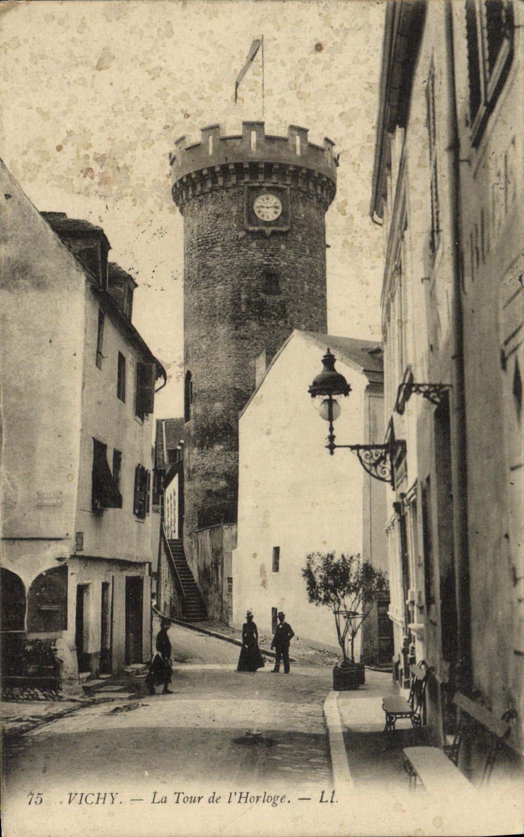 CPA Vichy La tour de l'horloge