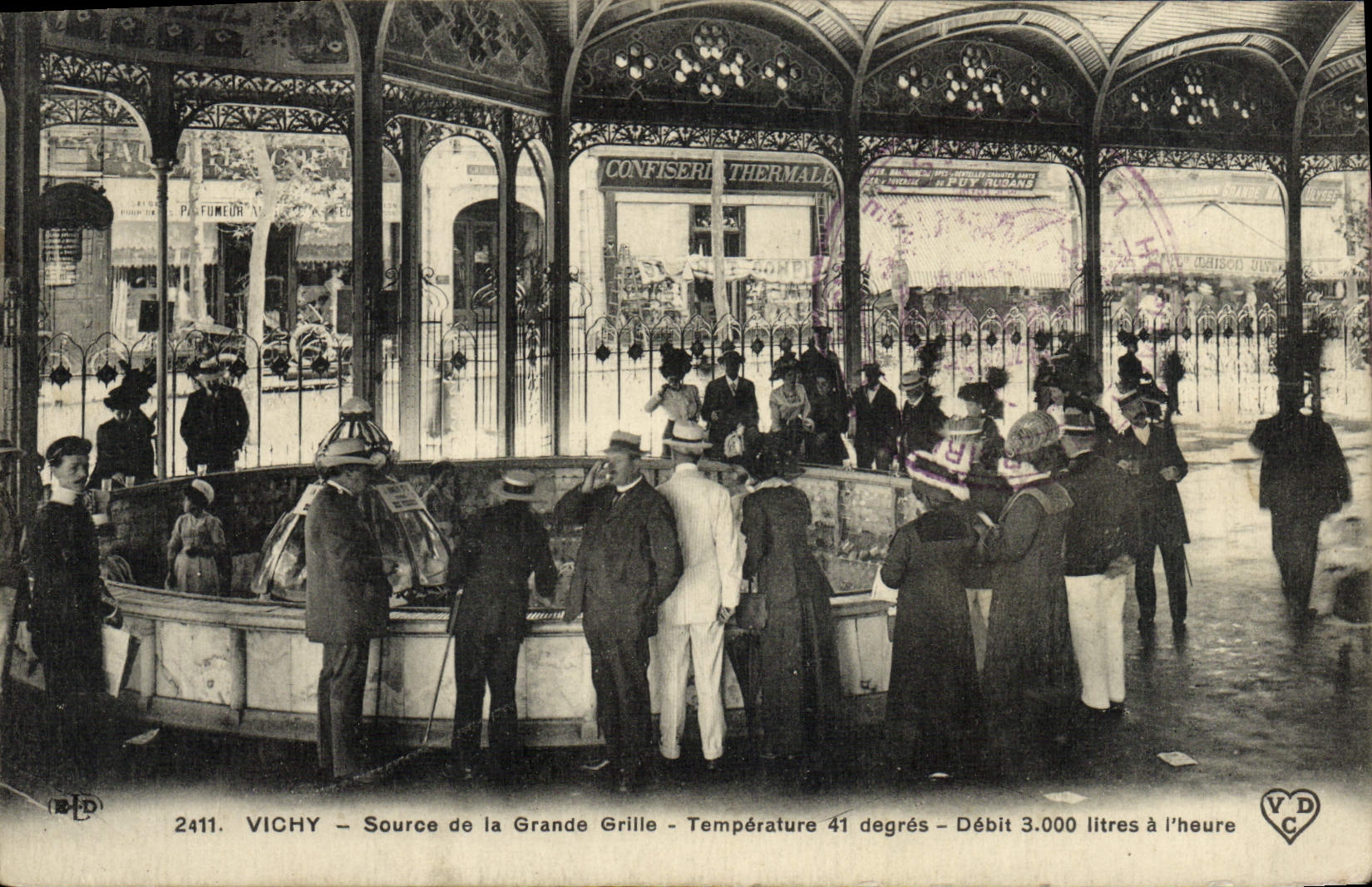 CPA Vichy Source de la grande grille 