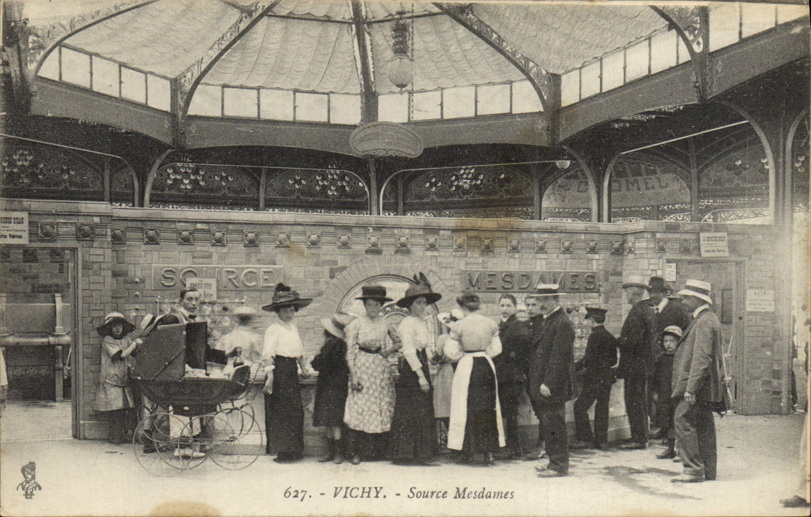 CPA Vichy Source Mesdames