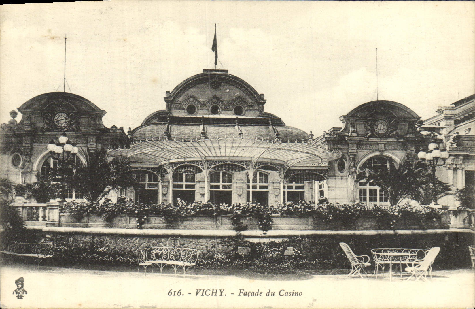 CPA Vichy Facade du Casino