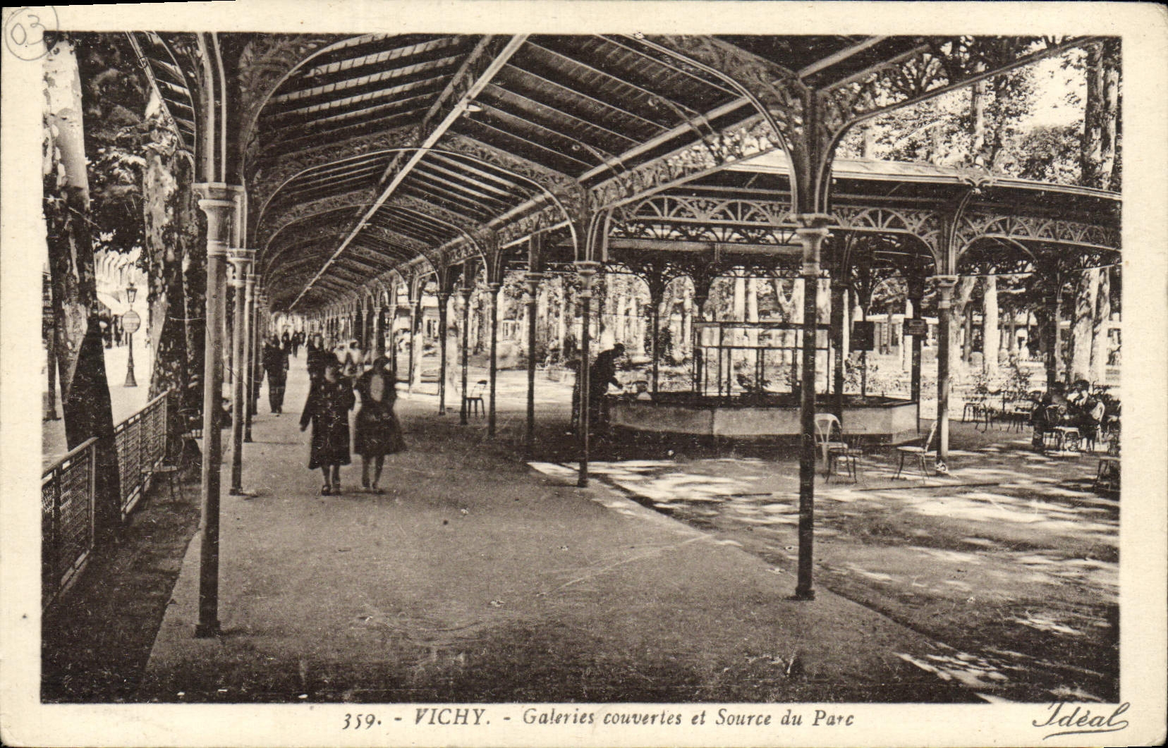 CPA Vichy Galeries Couvertes et Source du Parc