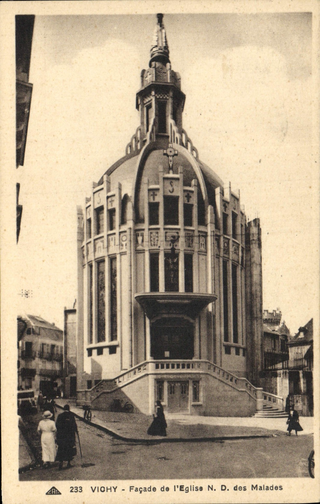 CPA Vichy Facade de L'Eglise Notre Dame Des Malades