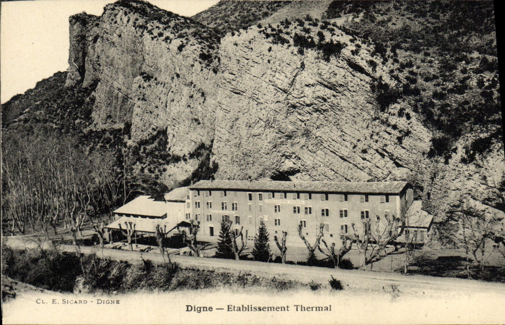 VINTAGE POSTCARD Worthy Hydropathic establishment