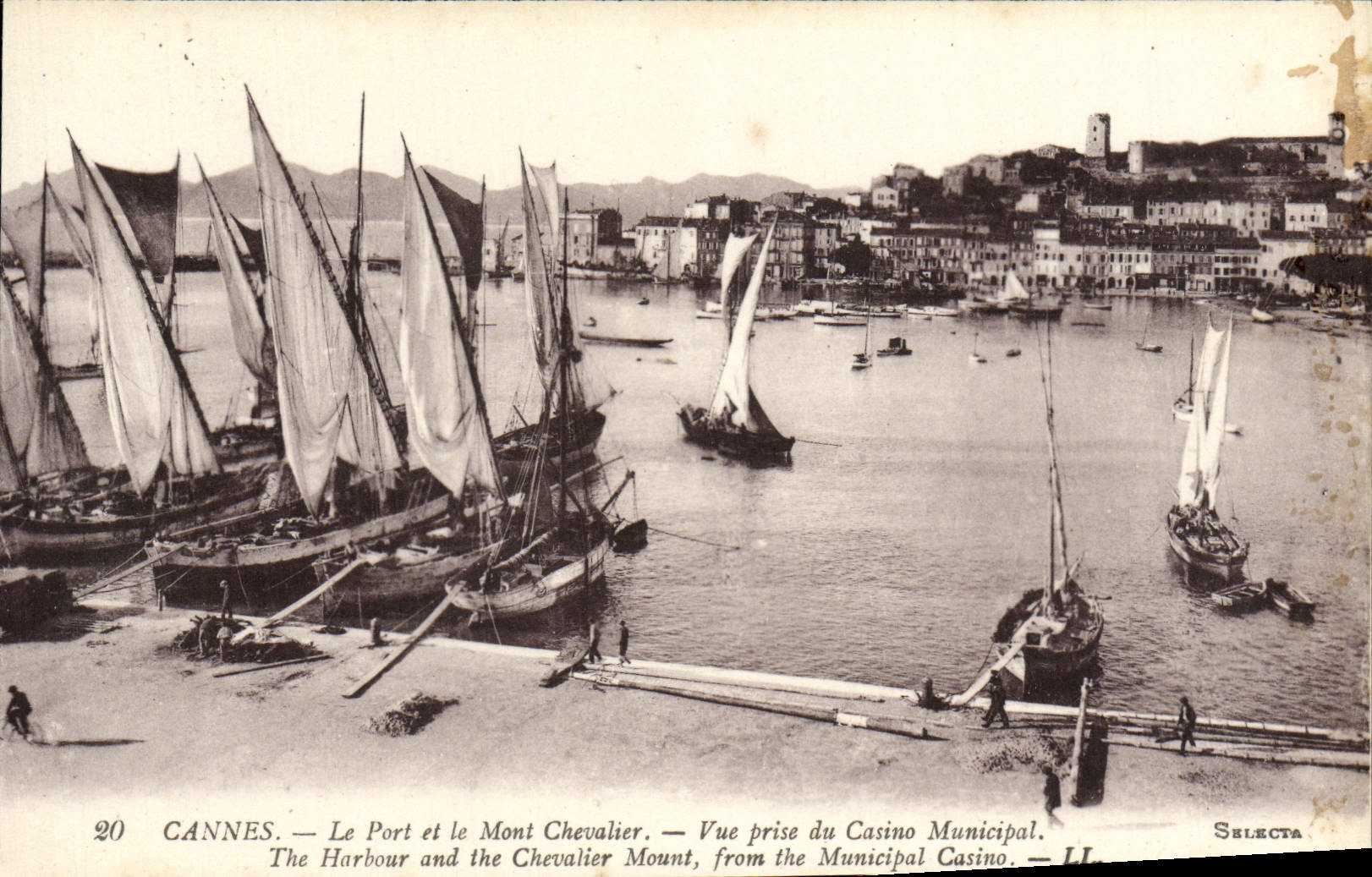 CPA Cannes Le Port Et Le Mont Chevalier Vue Prise Du Casino Municipal Bateaux