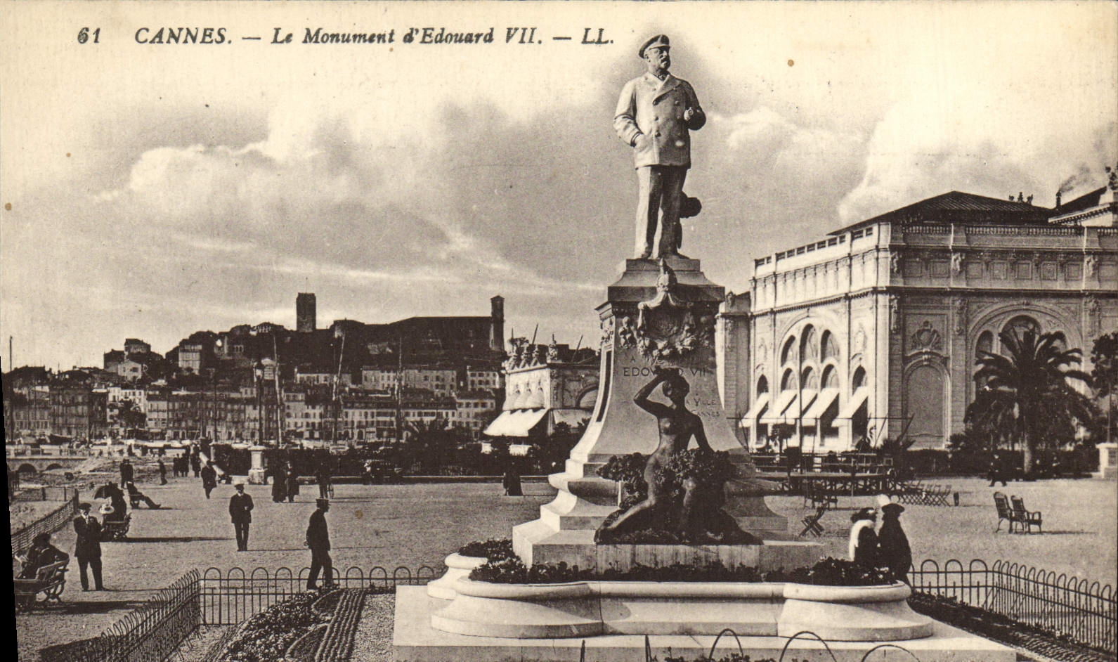 CPA Cannes Le Monument d'Edouard VII
