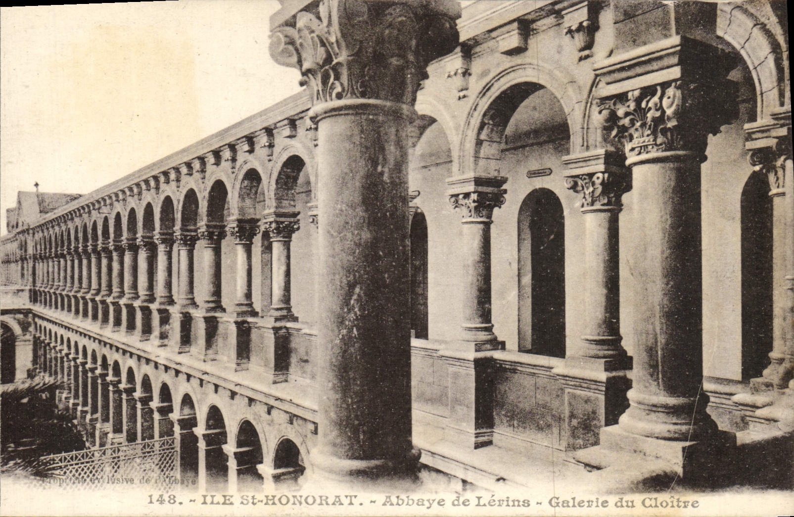 CPA Ile St Honorat Abbaye De Lerins Galerie Du Cloitre