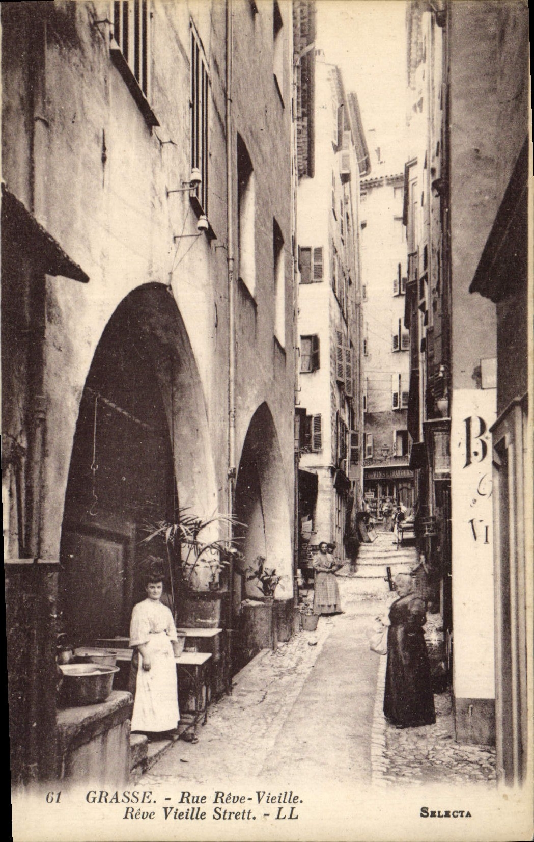 La calle de Grasse de la POSTAL de la VENDIMIA soña folklore de las mujeres mayores