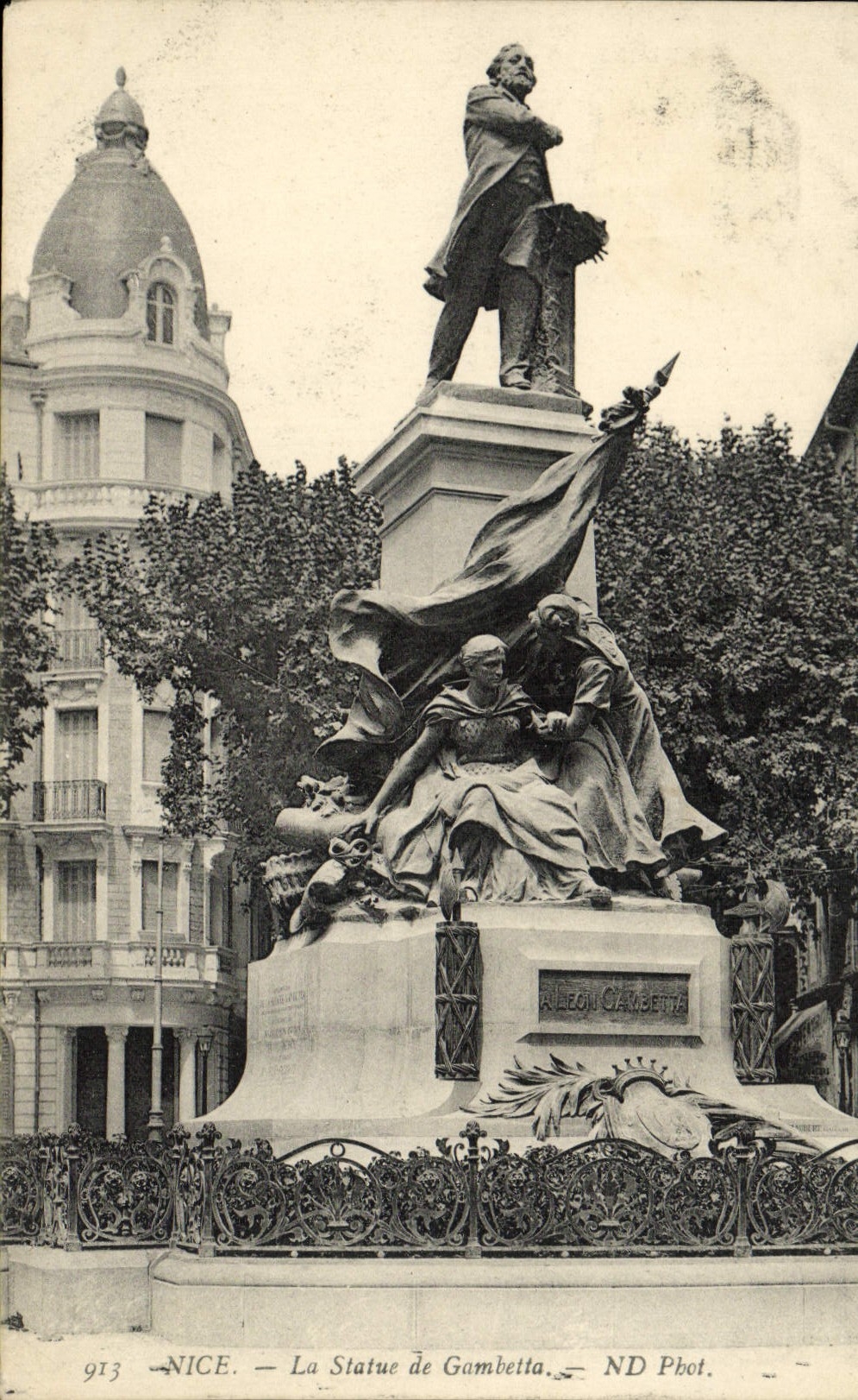 CPA Nice La Statue De Gambetta