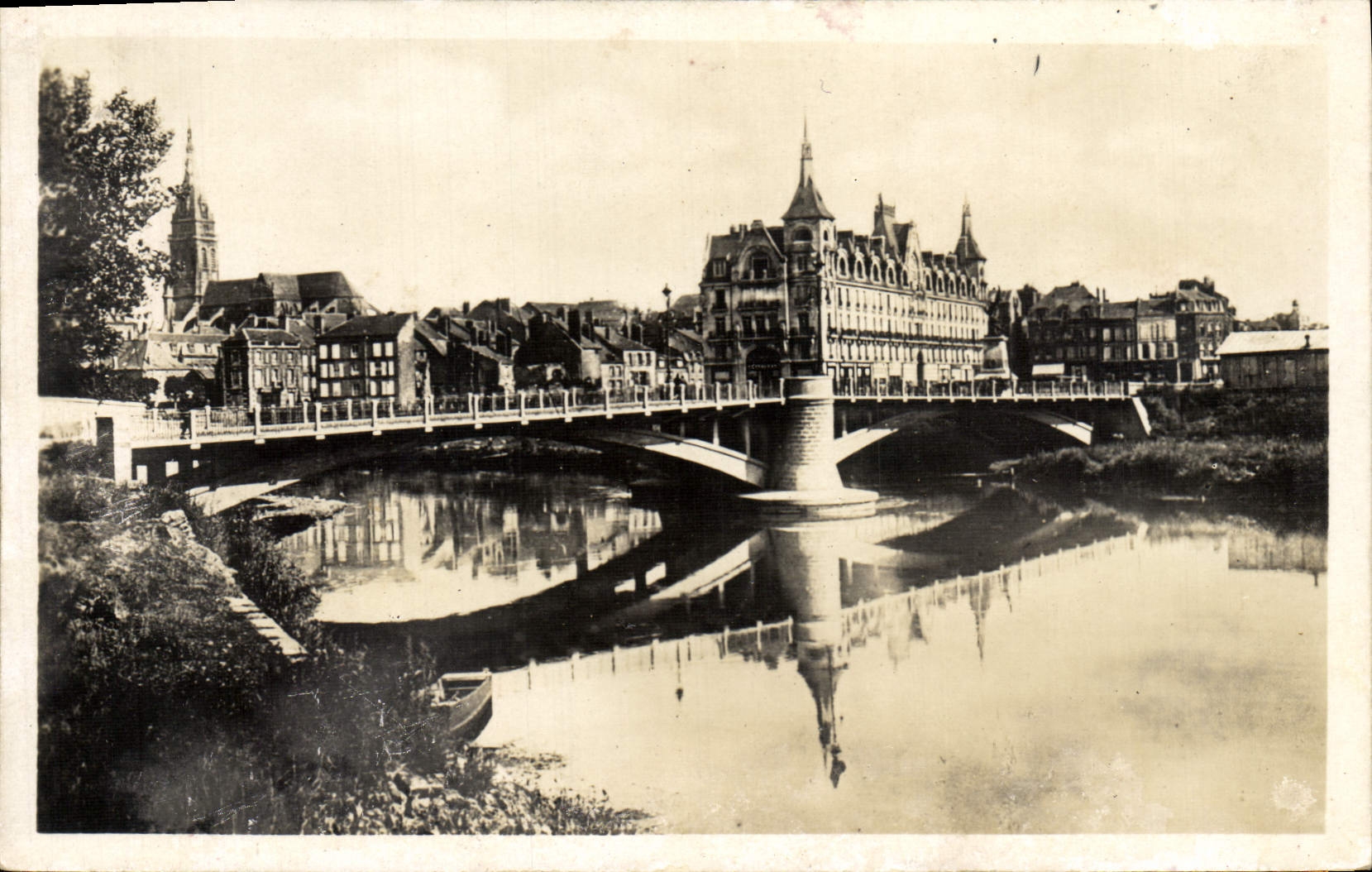 CPA Mezieres Le Pont De la Victoire