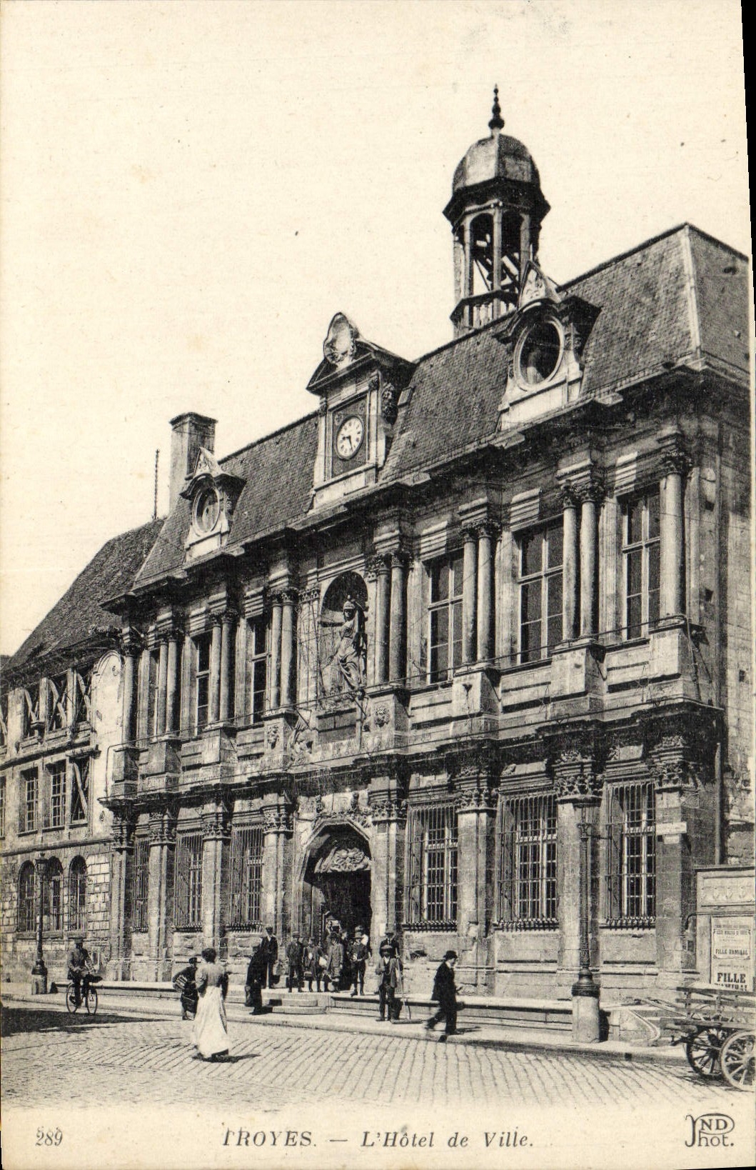 CPA Troyes L'Hotel De Ville