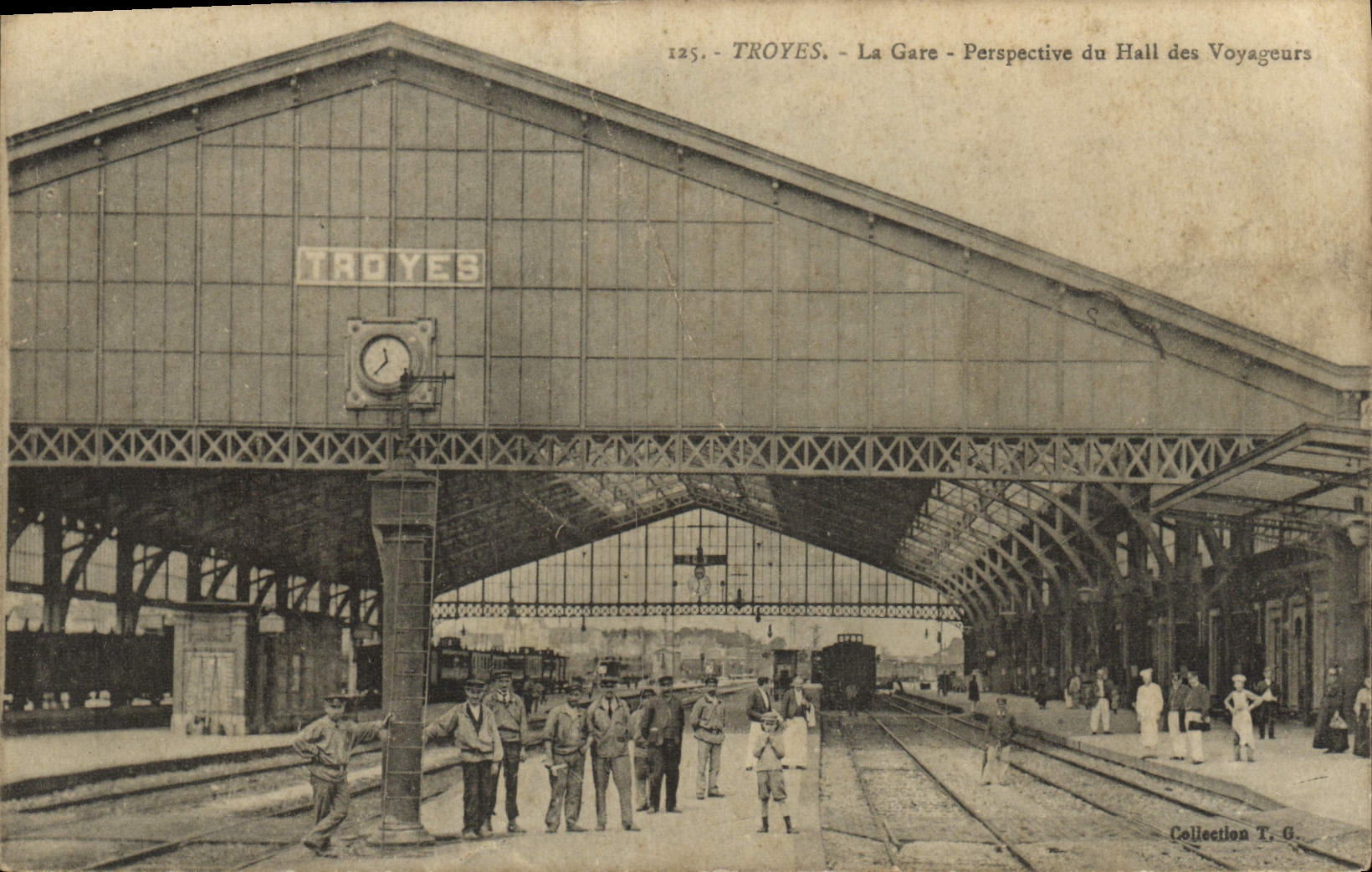 CPA Troyes La Gare Perspqctive Du Hall Des Voyageurs Train 