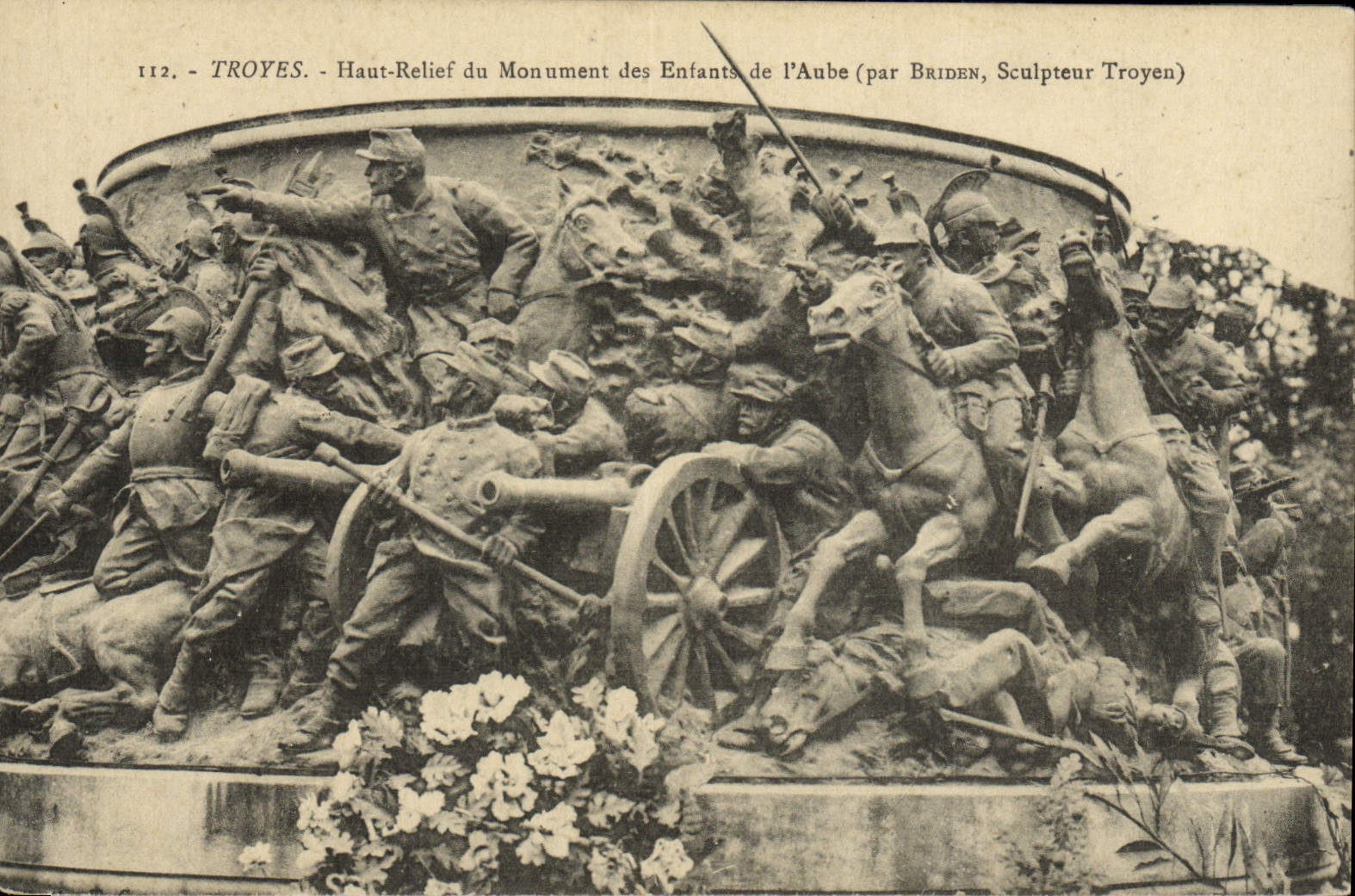 CPA Troyes Haut Relief Du Monument Des Enfants De l'Aube