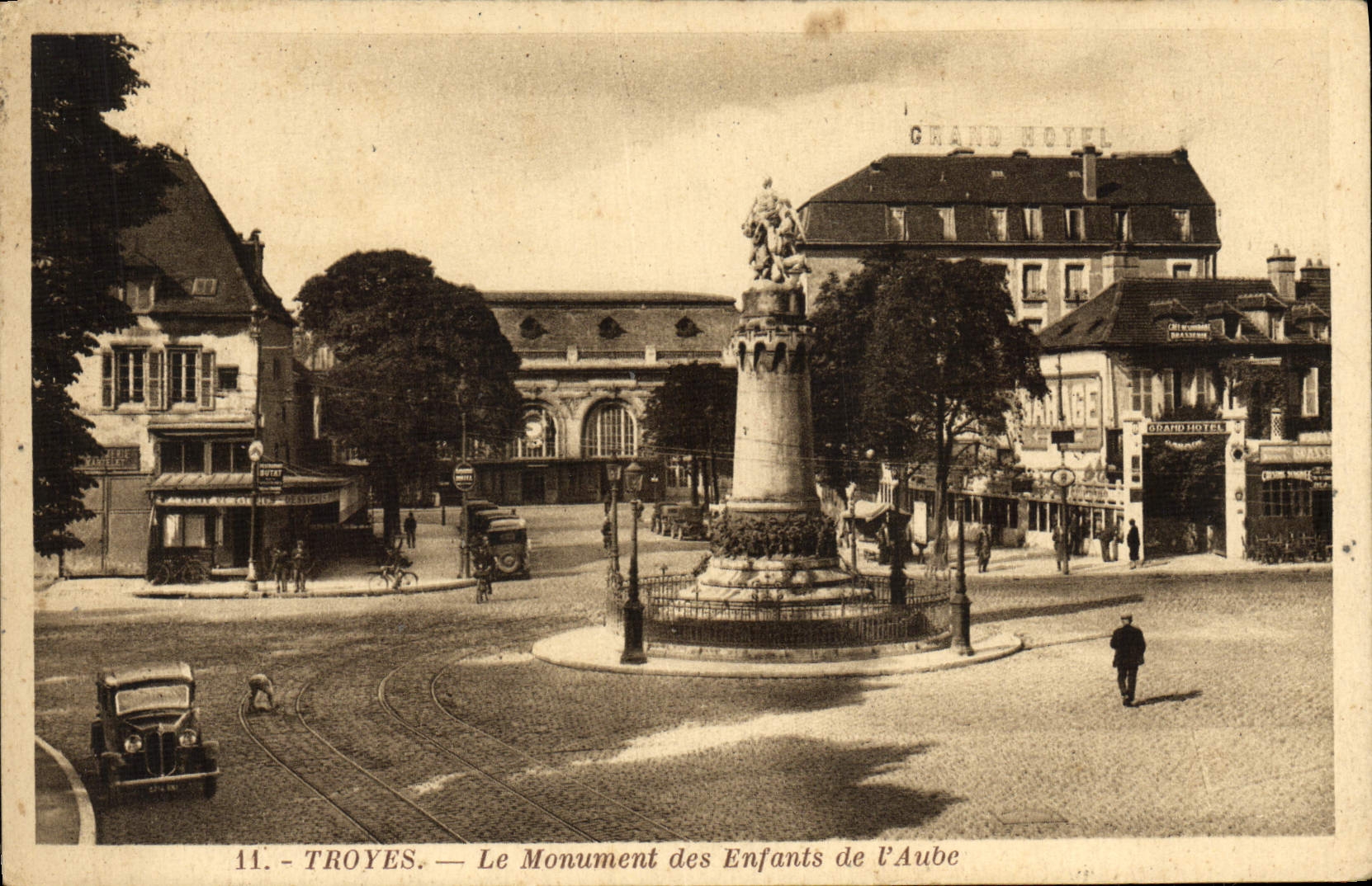 CPA Troyes Le Monument Des Enfants De l'Aube
