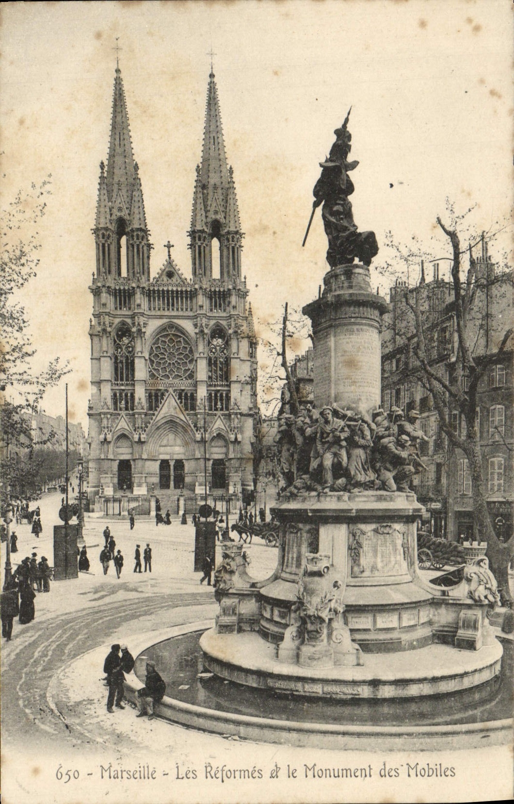 CPA Marseille Les Reformes Et Le Monument Des Mobiles