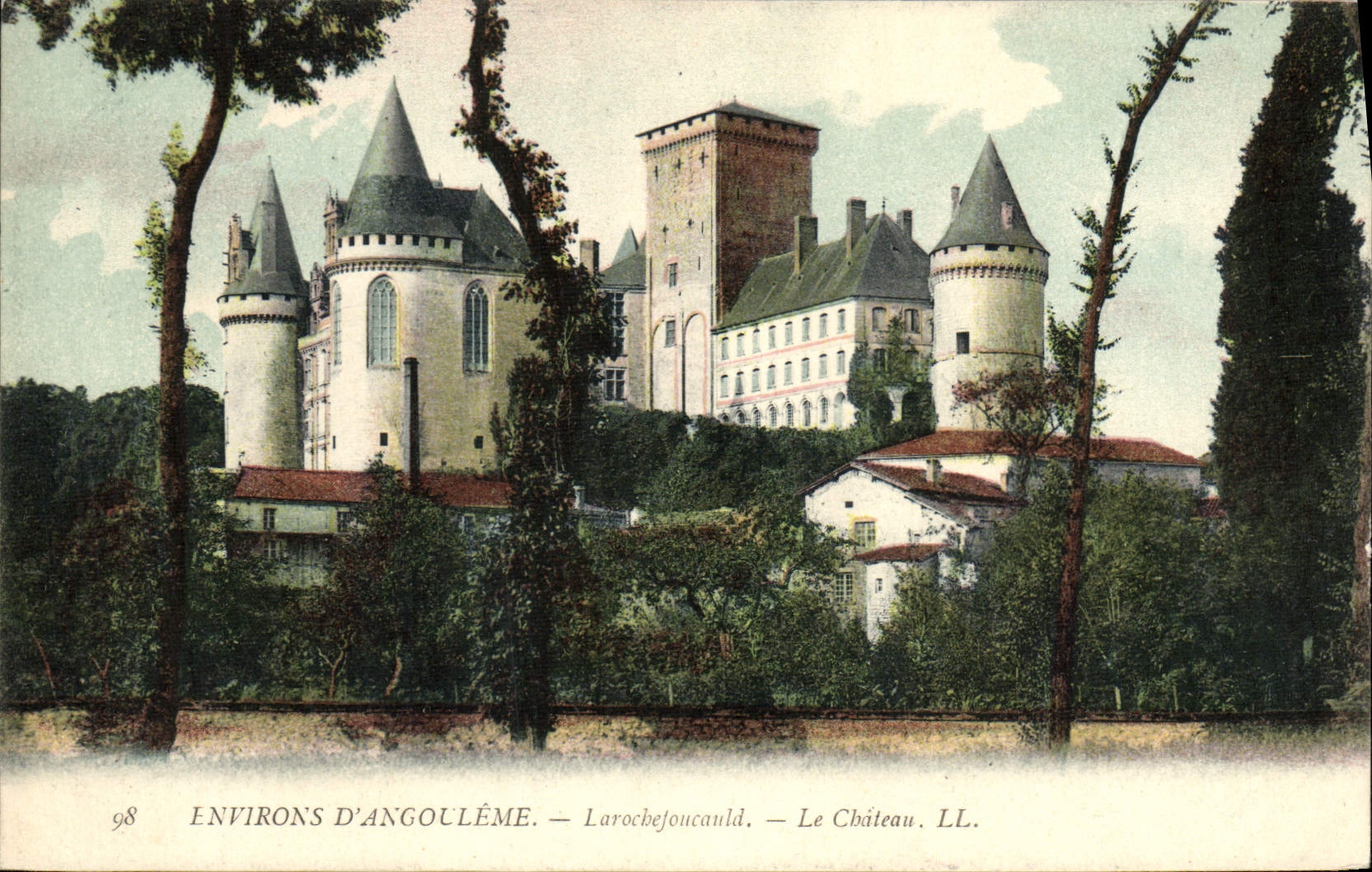 CPA Environs d'Angouleme Larochefoucauld Le Chateau