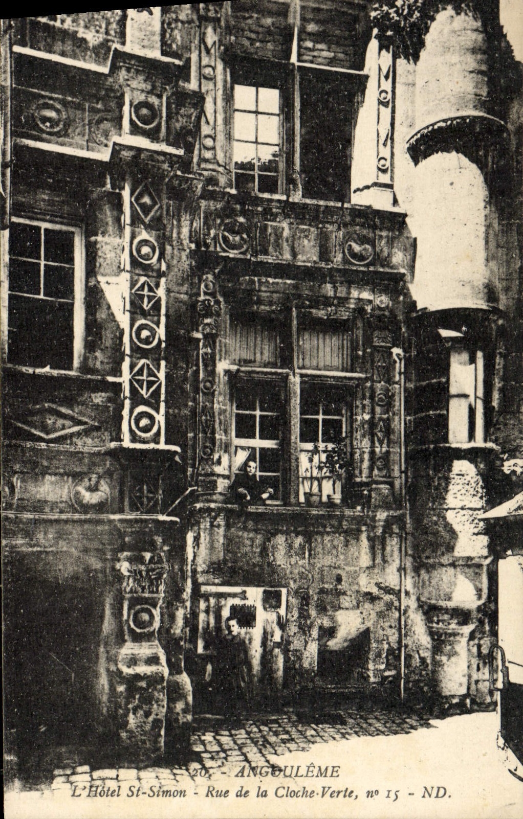 VINTAGE POSTCARD Angouleme the Hotel St Simon Street Of the Green Bell