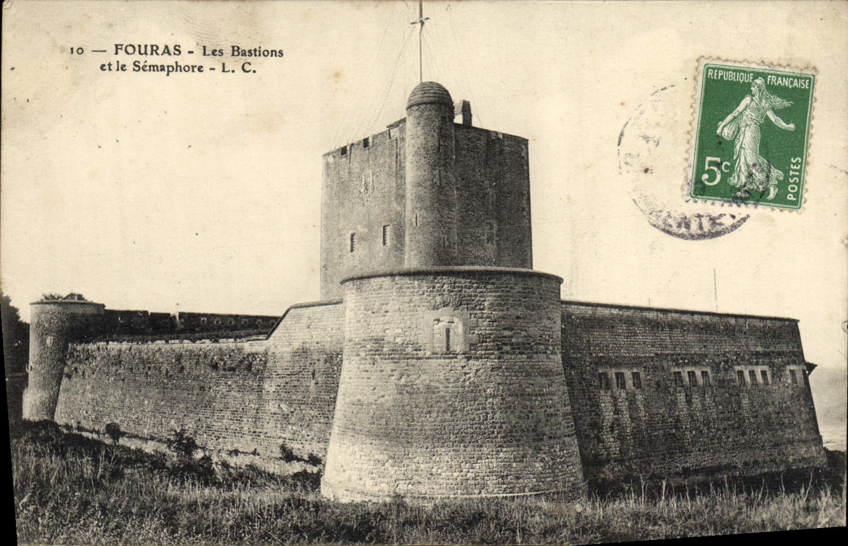 VINTAGE POSTCARD Fouras Bastions And the Semaphore
