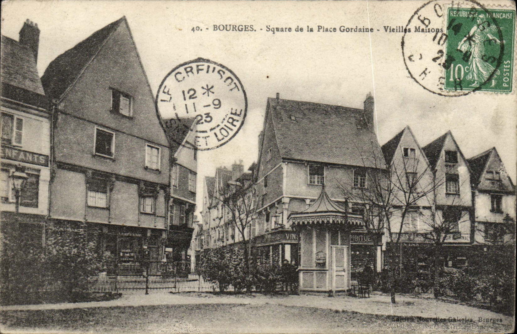 Jardín público de Bourges de la POSTAL de la VENDIMIA de las casas de las mujeres mayores de Gordaine del lugar